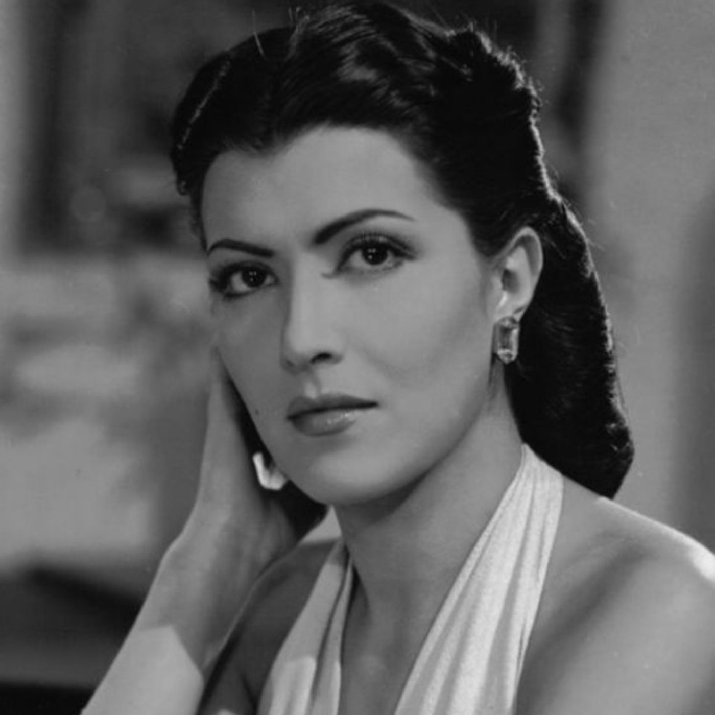 ¿LIBRE O LIBERTINA? LA VERDADERA MUJER ESCÁNDALO-Gloria Marín