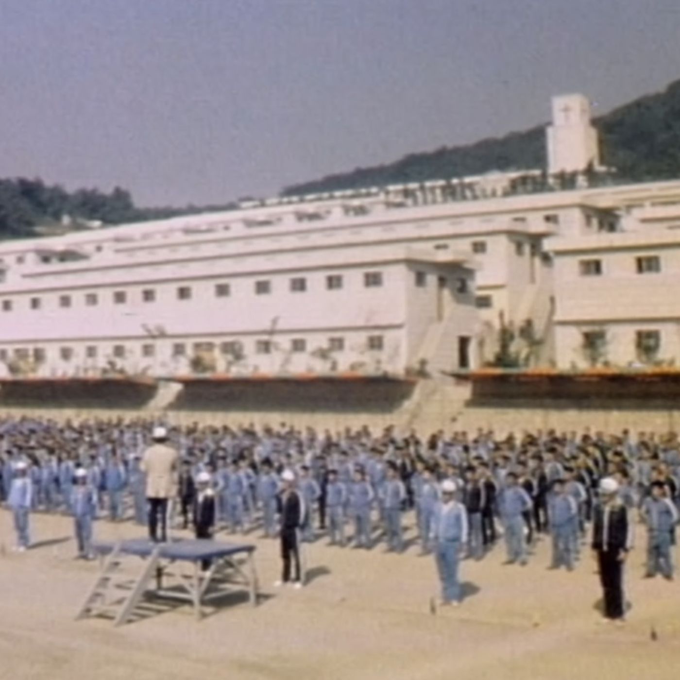 עונה 2 פרק 1: ספיישל יום שישי ה-13- בית האחים