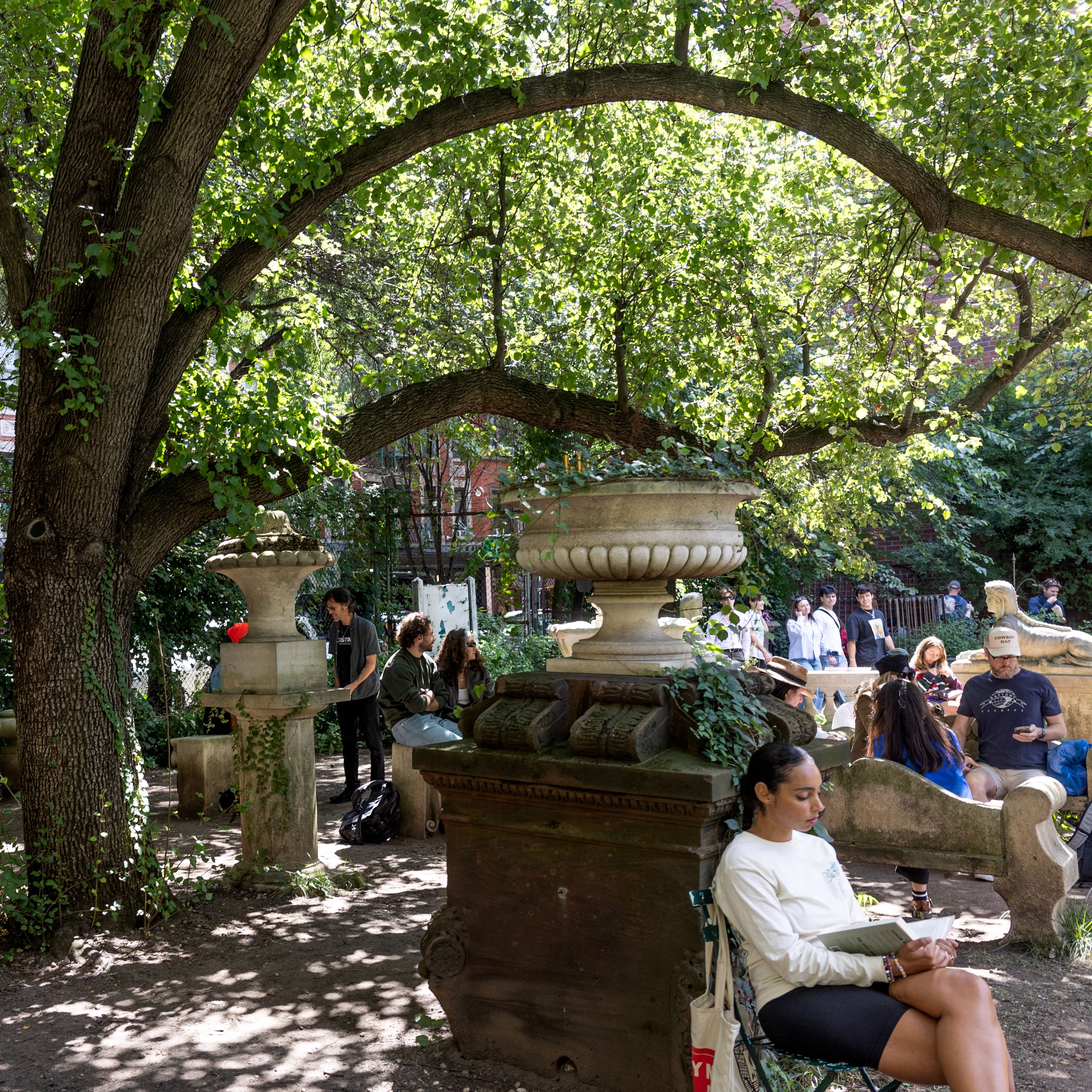 The Elizabeth Street Garden, and More Housing News episode artwork