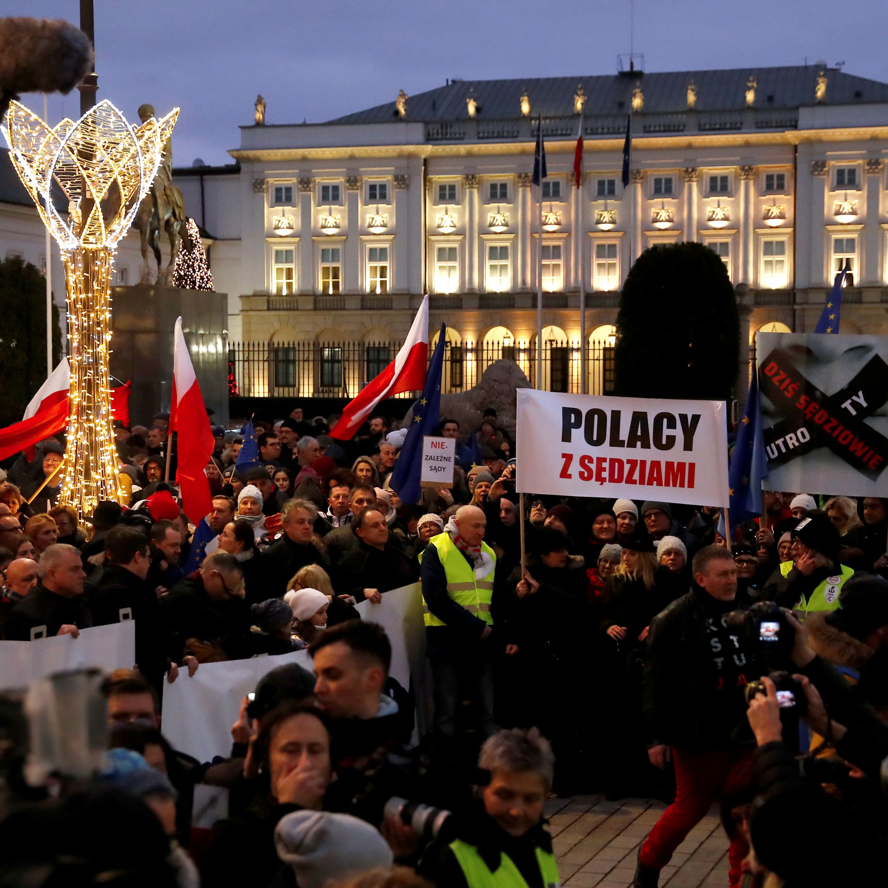 60 Seconds for Motivate Your Monday: Poland’s 1000 Robes March Can Fortify Our Judiciary’s Fight for Our Democracy