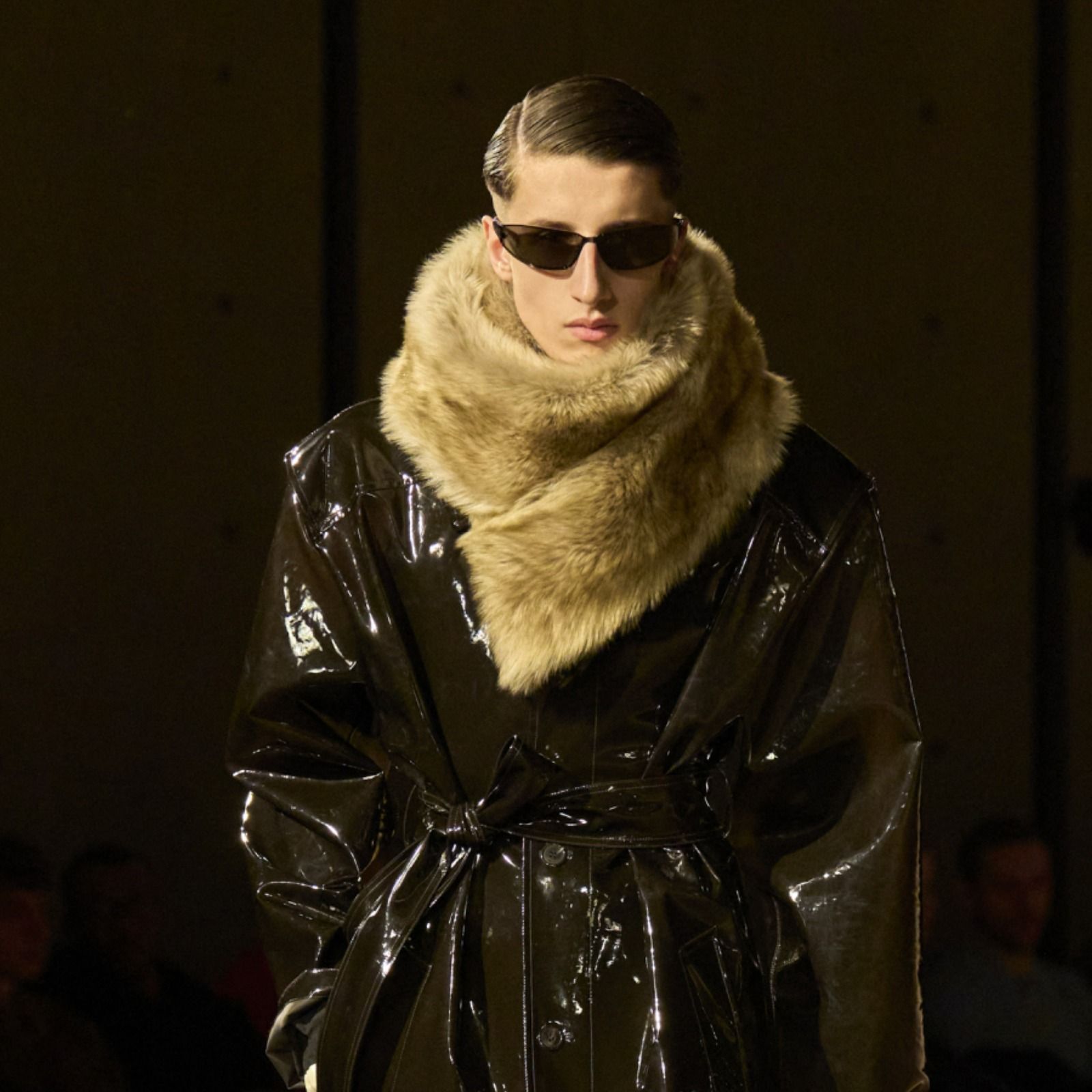Artykuł: Nową męską kolekcję Saint Laurent pokochają także kobiety. Jest elegancka i zmysłowa Episode cover