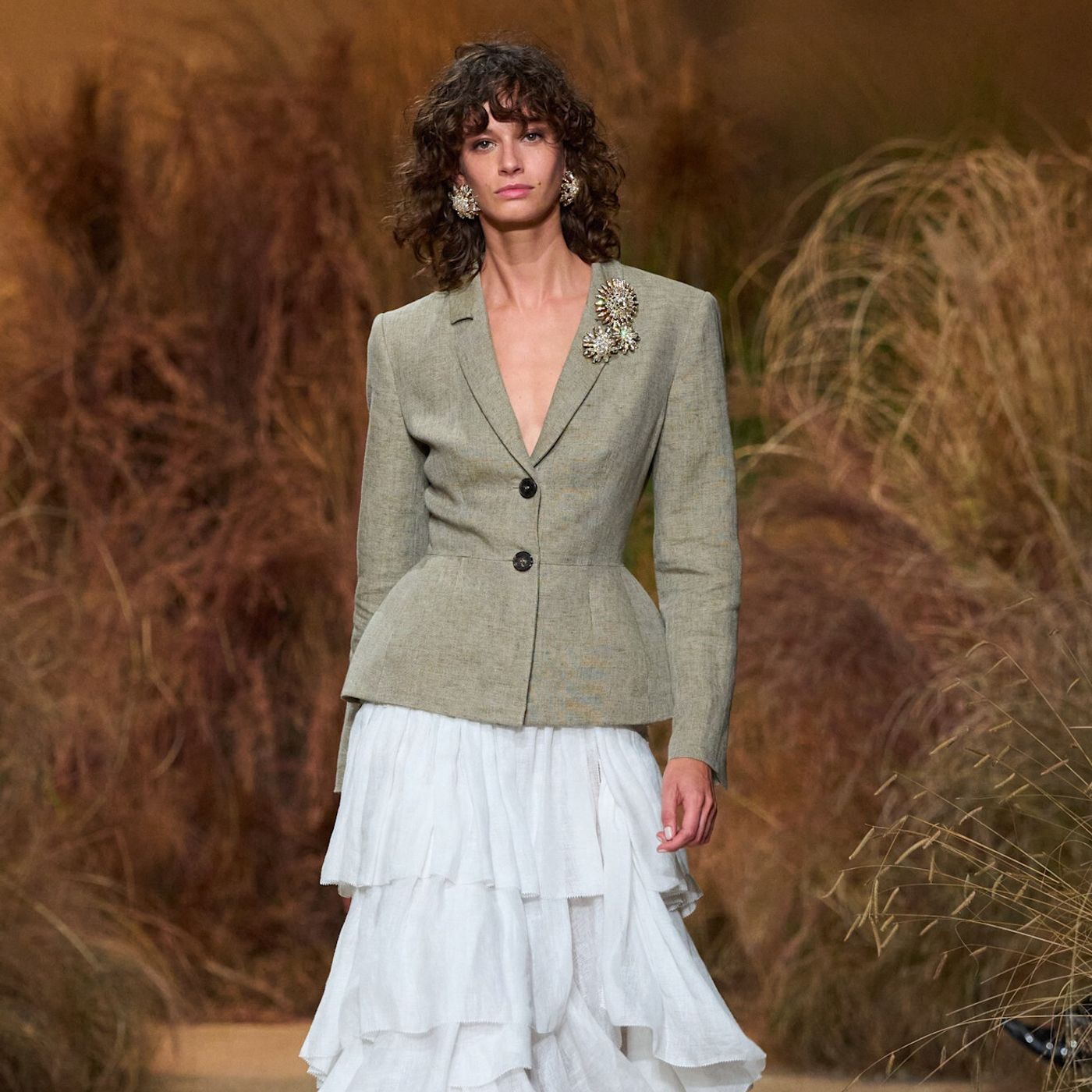 Artykuł: Zamaszysta spódnica hiszpanka sprawi, że wiosną 2026 poczujemy się jak tancerki flamenco