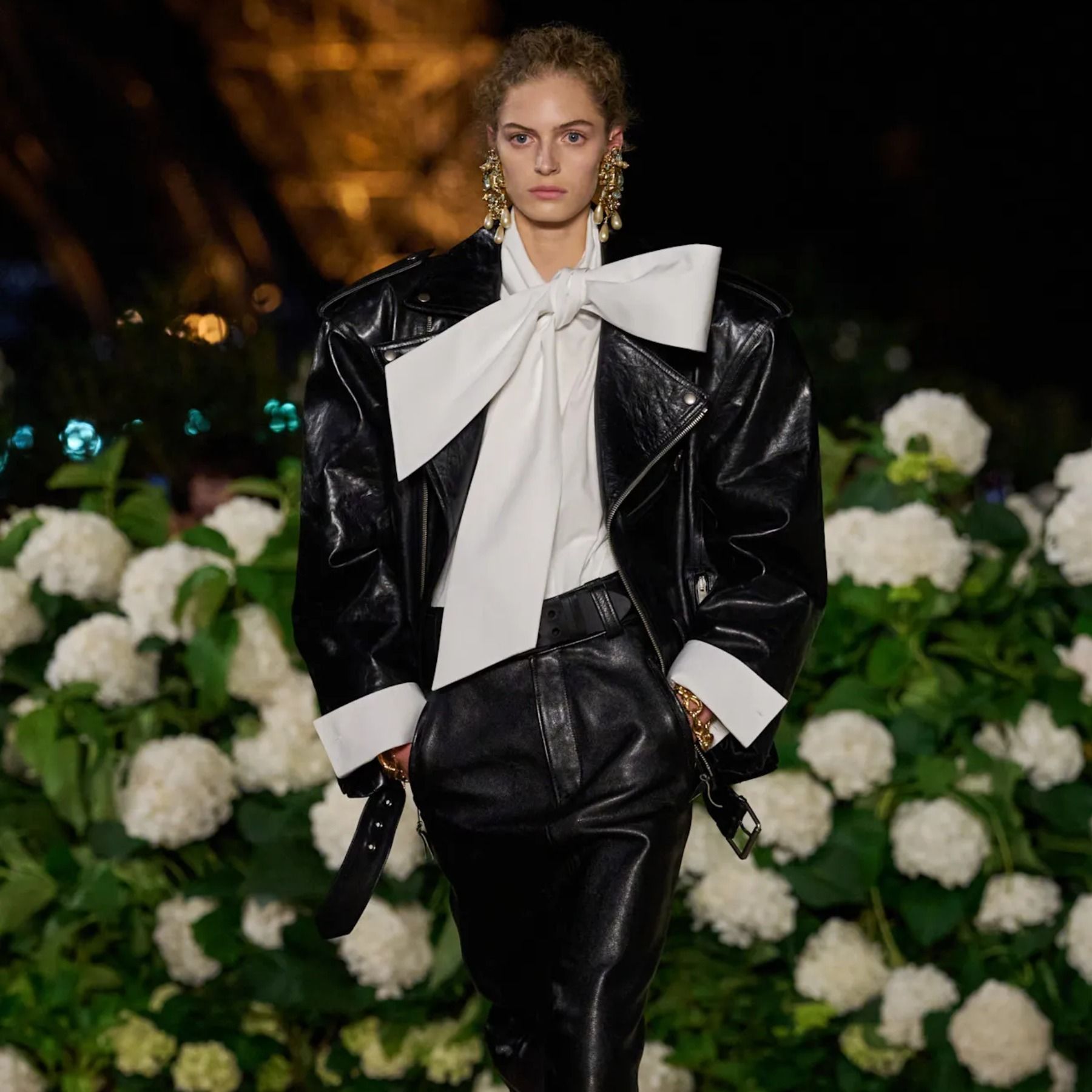 Artykuł: Wiosenna kolekcja Saint Laurent wyznacza nowy kierunek power dressingu Episode cover