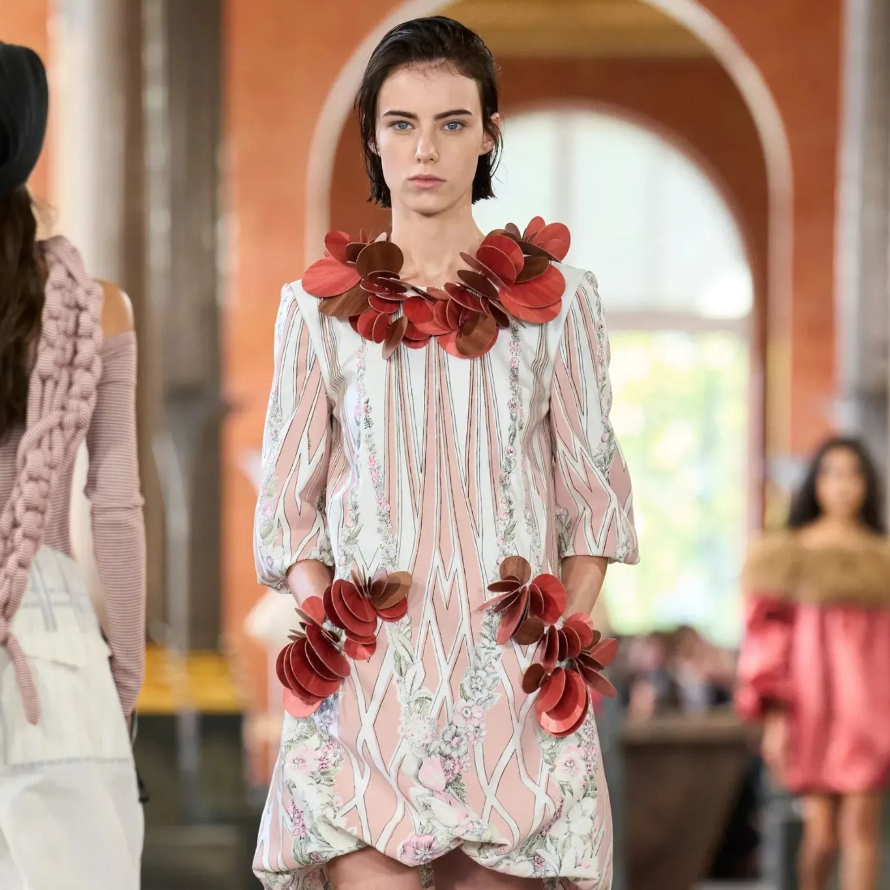 Artykuł: Louis Vuitton lansuje kolorowe botki jako najmodniejszy model butów na sezon wiosna-lato 2026 Episode cover