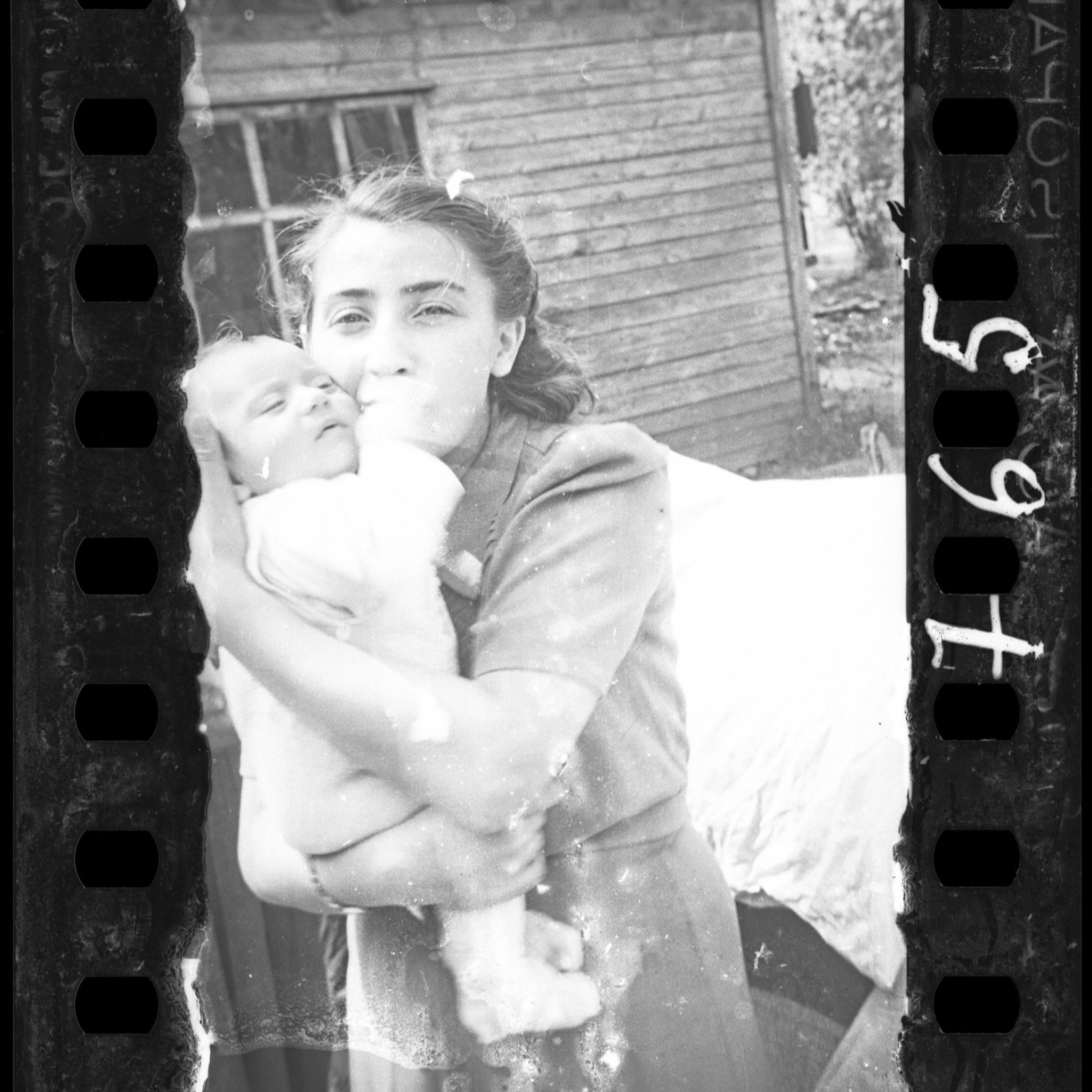 Ep. 20 - Henryk Ross's Photographs of the Lodz Ghetto (1940-44)