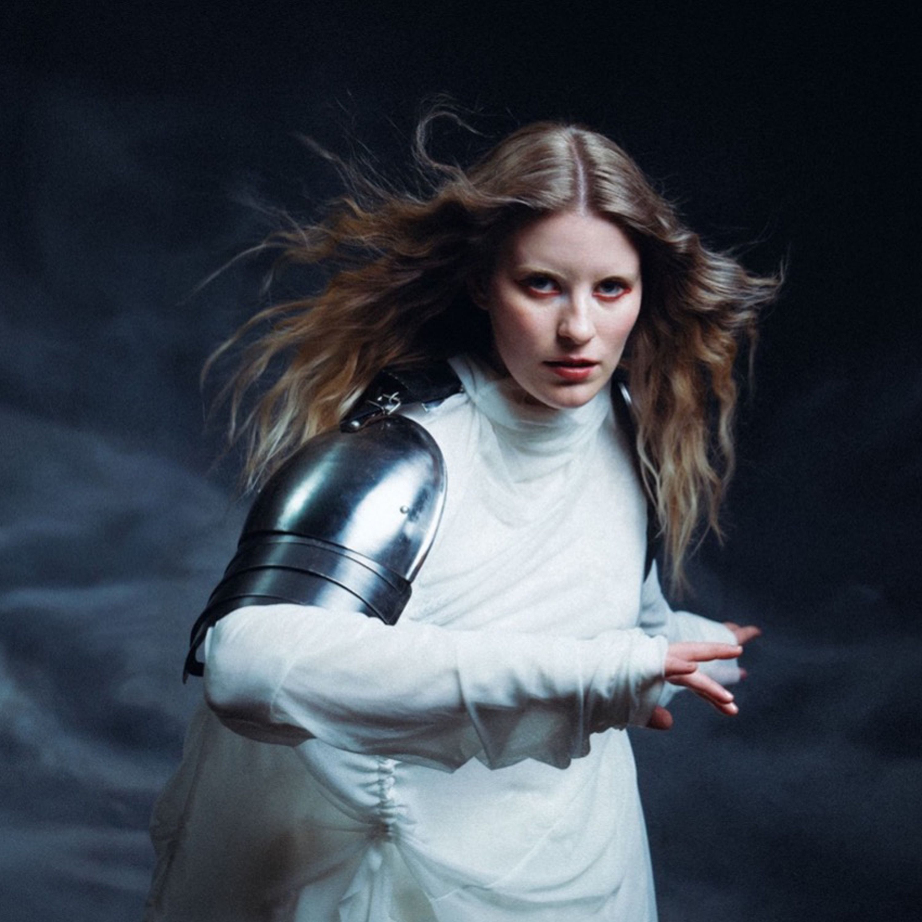 Paris Paloma Offers Darkly Sharp Pop Songcraft, In-Studio