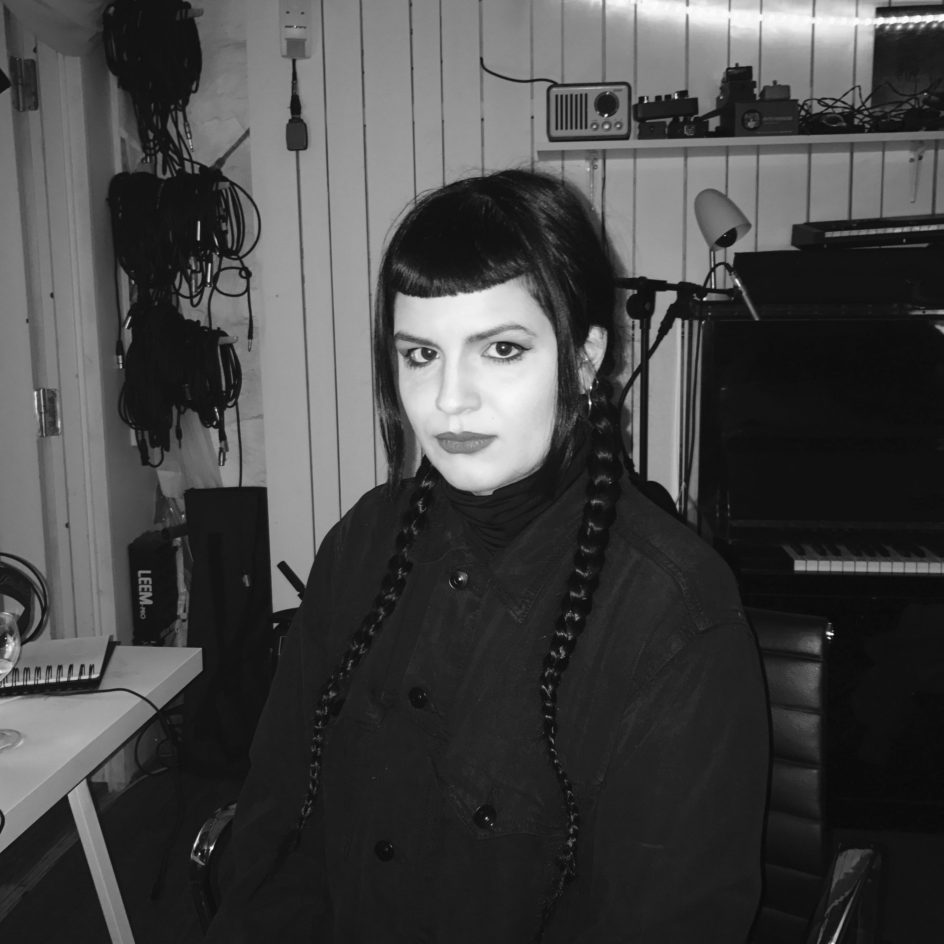 Ett tidigare liv och att spela gitarr på en mås – Lizette Lizette