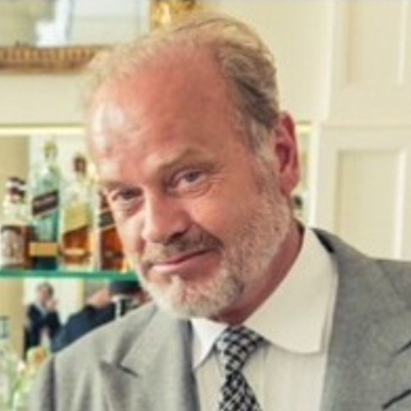 Kelsey Grammer Remembering Cheers Co-Star George Wendt: “I asked him one time, ‘what’s the deal with beer?’ He says, ‘Oh, I love beer!’” 🍻 A heartfelt (and hilarious) toast to a TV legend episode artwork