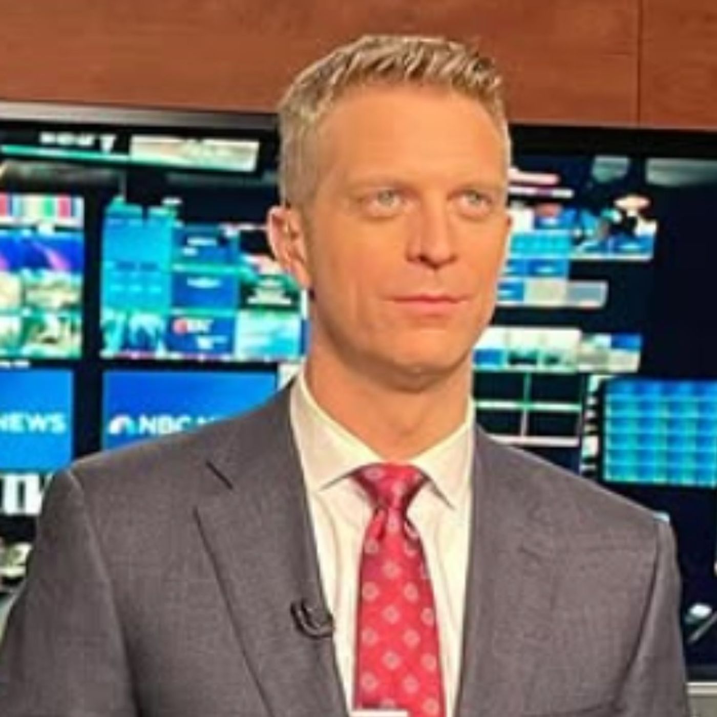 🚨 NBC News Senior White House Correspondent Garrett Haake breaks down President Trump’s primetime address 🇺🇸 Inflation cooling 📉 healthcare confusion 😵‍💫 and what’s really happening with Venezuela 🌎 episode artwork