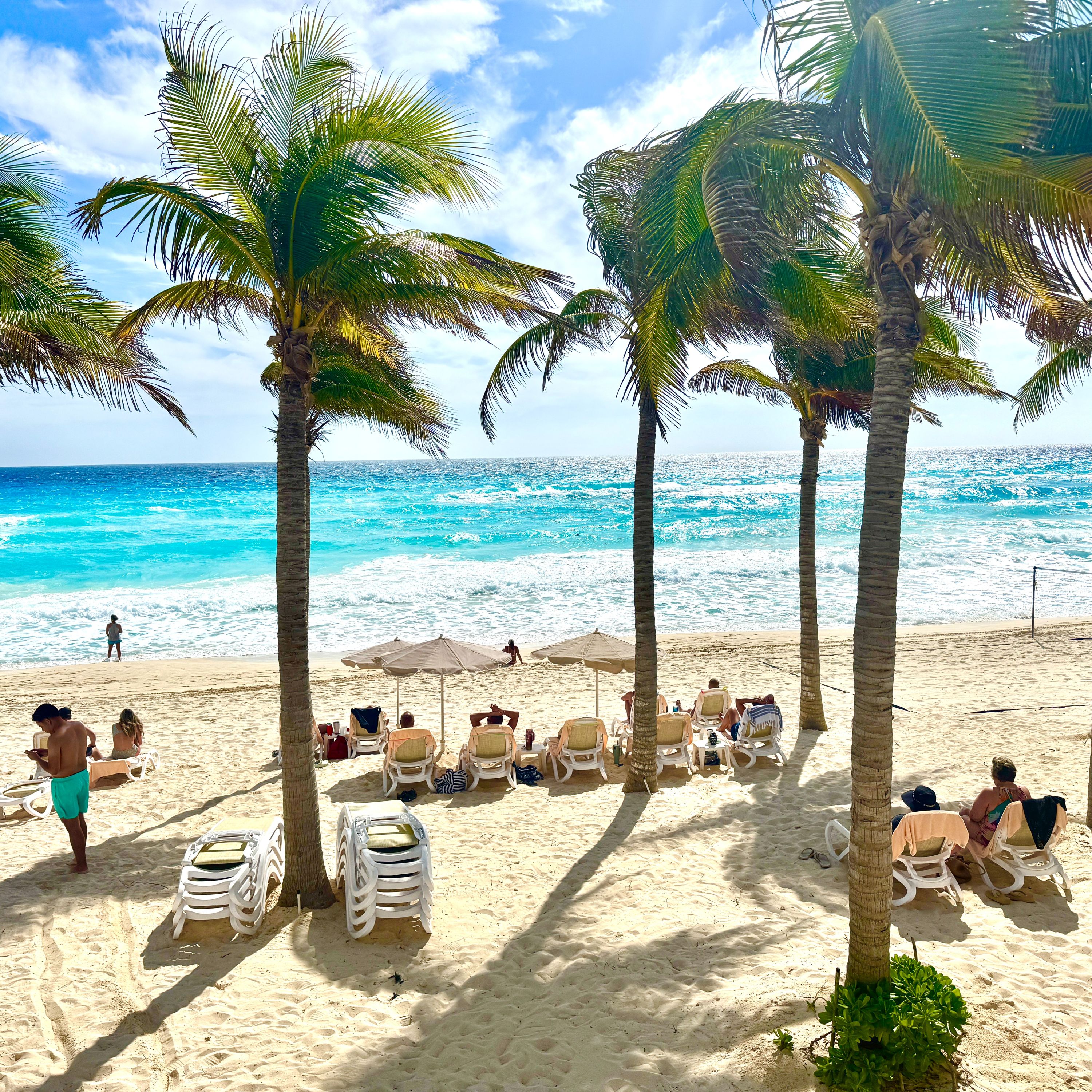 ✈️ Wanna get away this holiday?  What’s worth the money, and what’s totally overrated 🤔🧳 Washington Post travel reporter Natalie Compton helps you plan smarter and dodge the travel choices you’ll regret the moment you land 😅 episode artwork