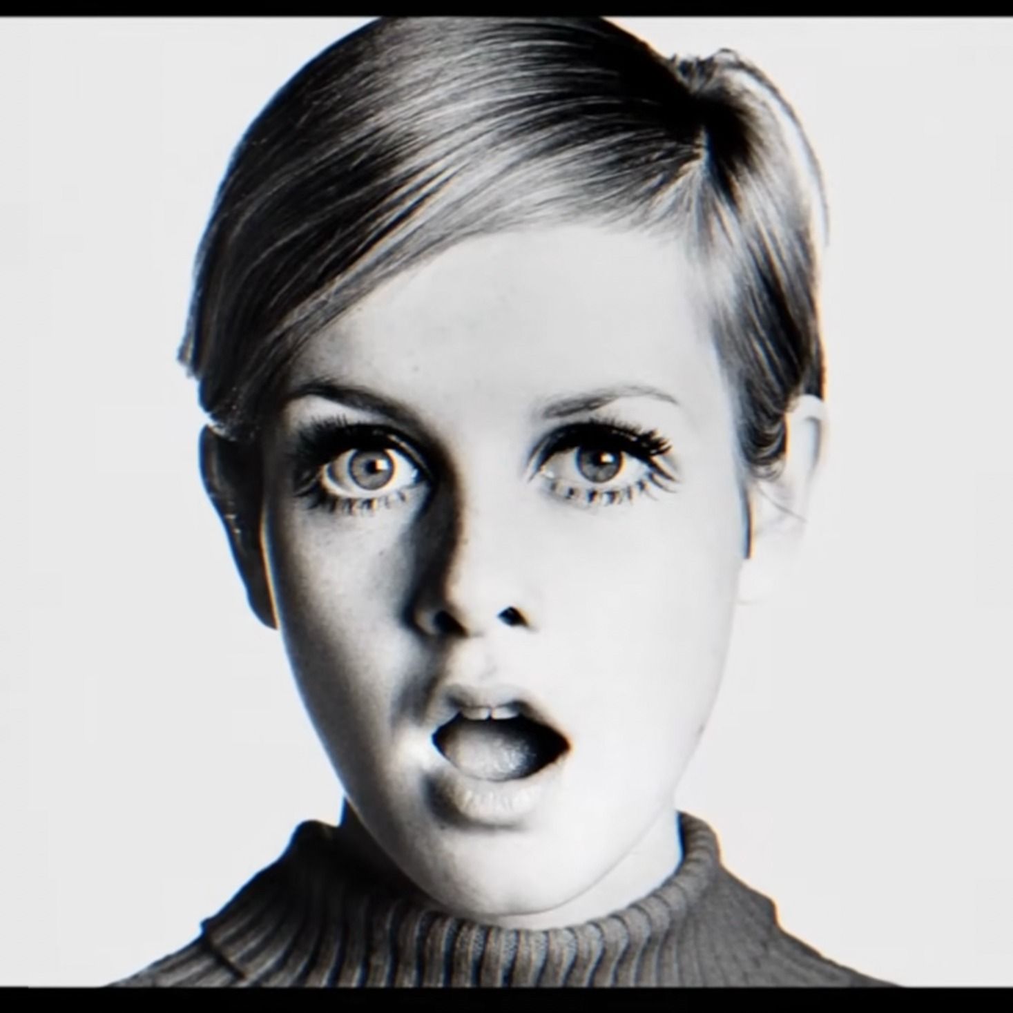 👀 Before There Were Supermodels…There Was TWIGGY! The short hair, the huge eyes, the lashes, THE LOOK. Twiggy was the OG who changed fashion forever. Now the icon joins us to talk about her incredible life and the new documentary TWIGGY. ✨ episode artwork