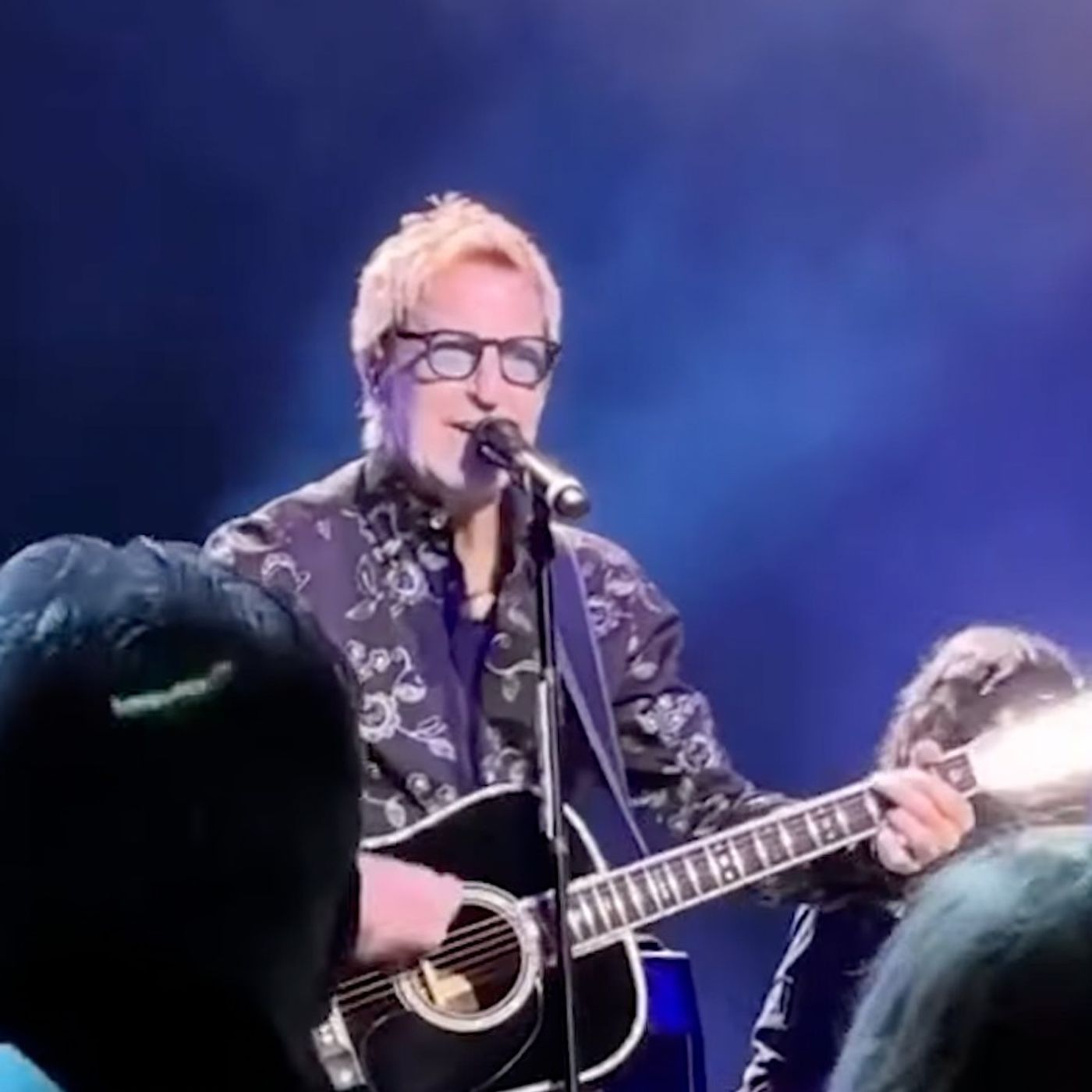 🎸 Kevin Cronin Wrote Some of Rock’s Greatest Songs for REO Speedwagon. Now He’s Being Inducted into the Illinois RnR Hall of Fame for a SECOND Time! What he thinks about his music still being played around the world: “It totally blows my mind.” 🤯🎶 episode artwork