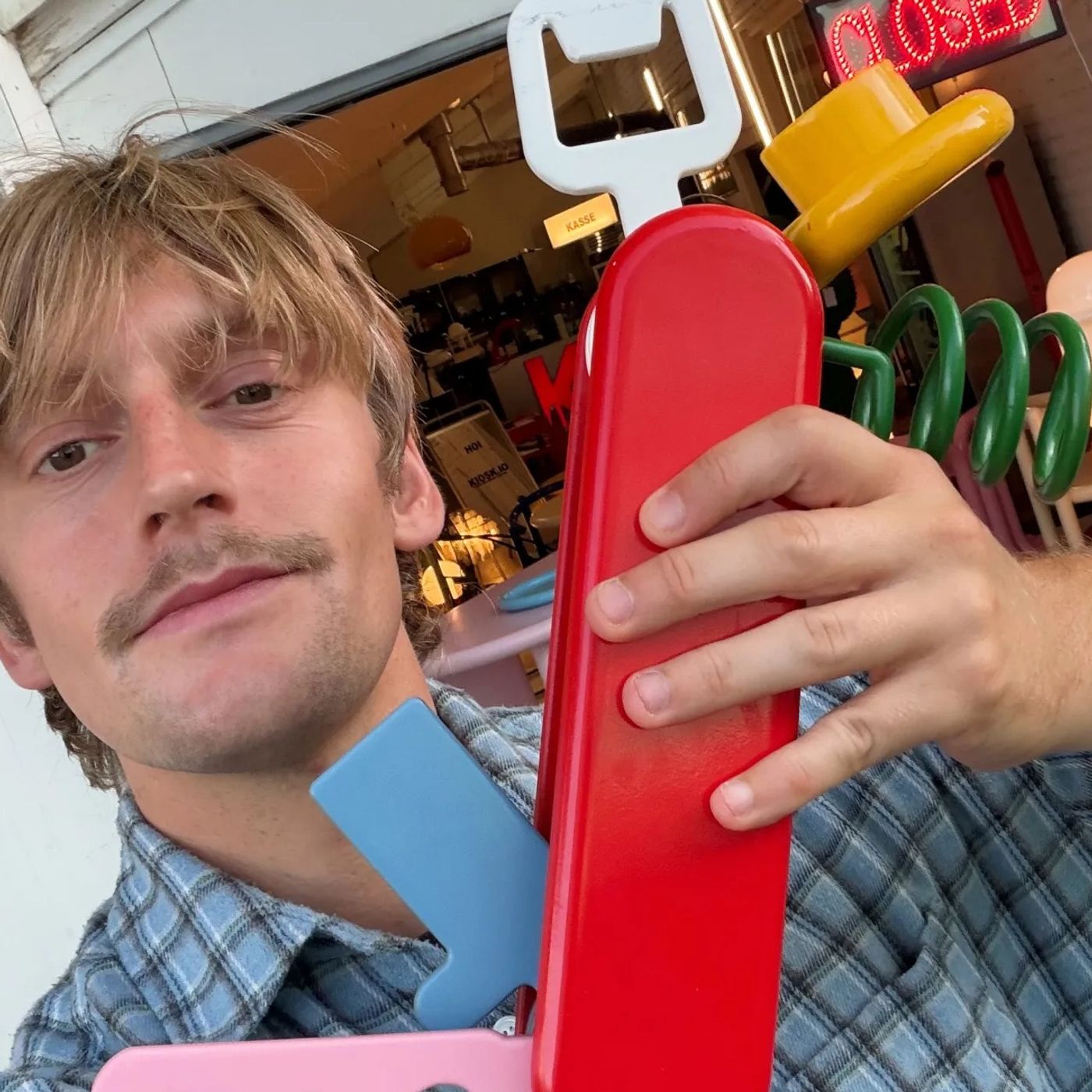 Artykuł: Uwielbiany przez gen Z projektant Gustaf Westman otworzy w Warszawie swój pop-up episode artwork