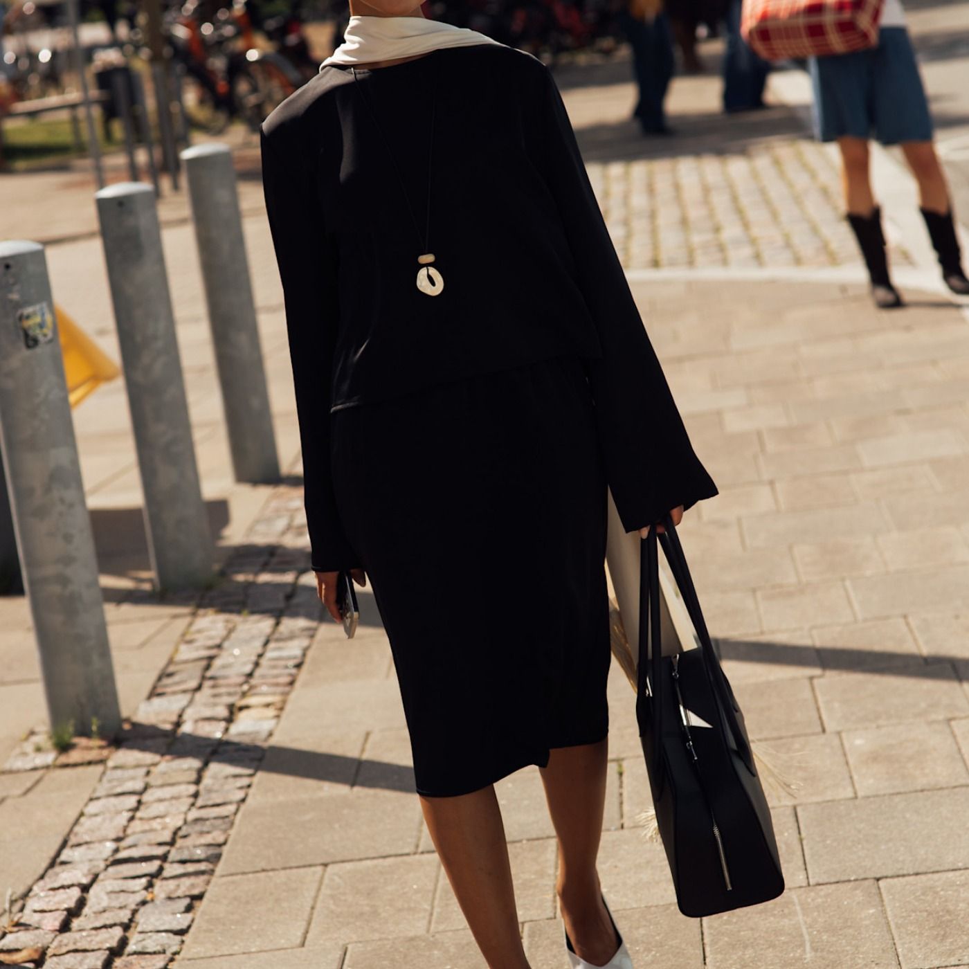 Artykuł: Ołówkowa spódnica slip skirt z lat 90. królowała w Kopenhadze. Będzie pożądanym modelem jesieni 2026 episode artwork