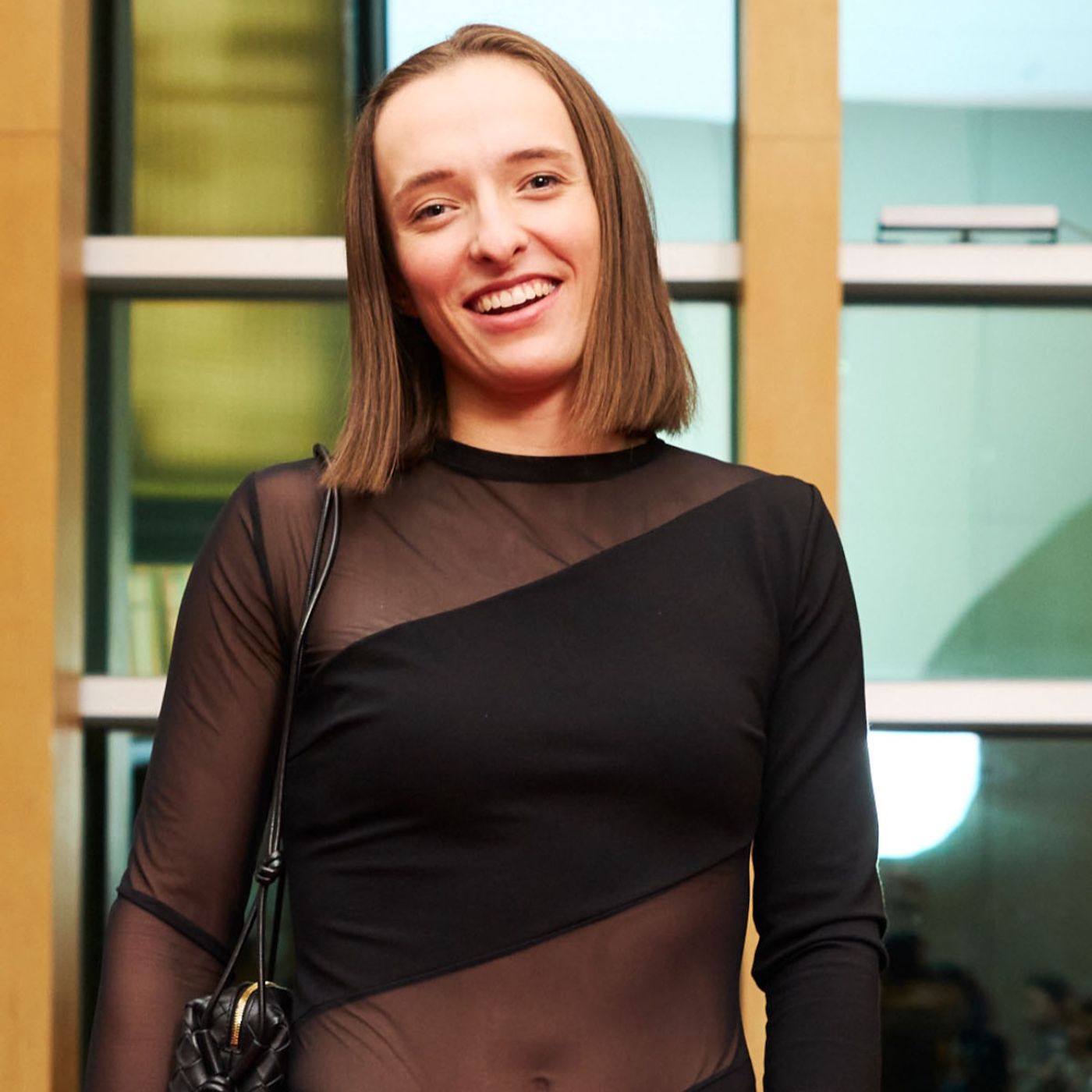 Artykuł: Iga Świątek oczarowuje w czarnym body polskiej marki i mom jeans Artykuł: Iga Świątek oczarowuje w czarnym body polskiej marki i mom jeans