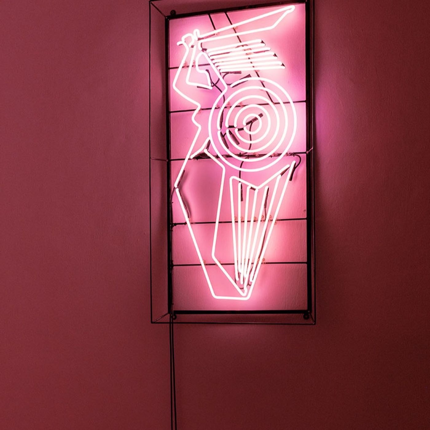 Artykuł: „Vogue Polska” x BMW Art Academy: Jak neon z przestrzeni ulicy trafił do galerii sztuki? episode artwork