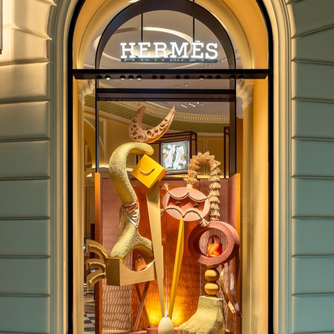 Artykuł: Hermès po słowiańsku. Noke i Ludism projektują witryny w Warszawie i Pradze episode artwork