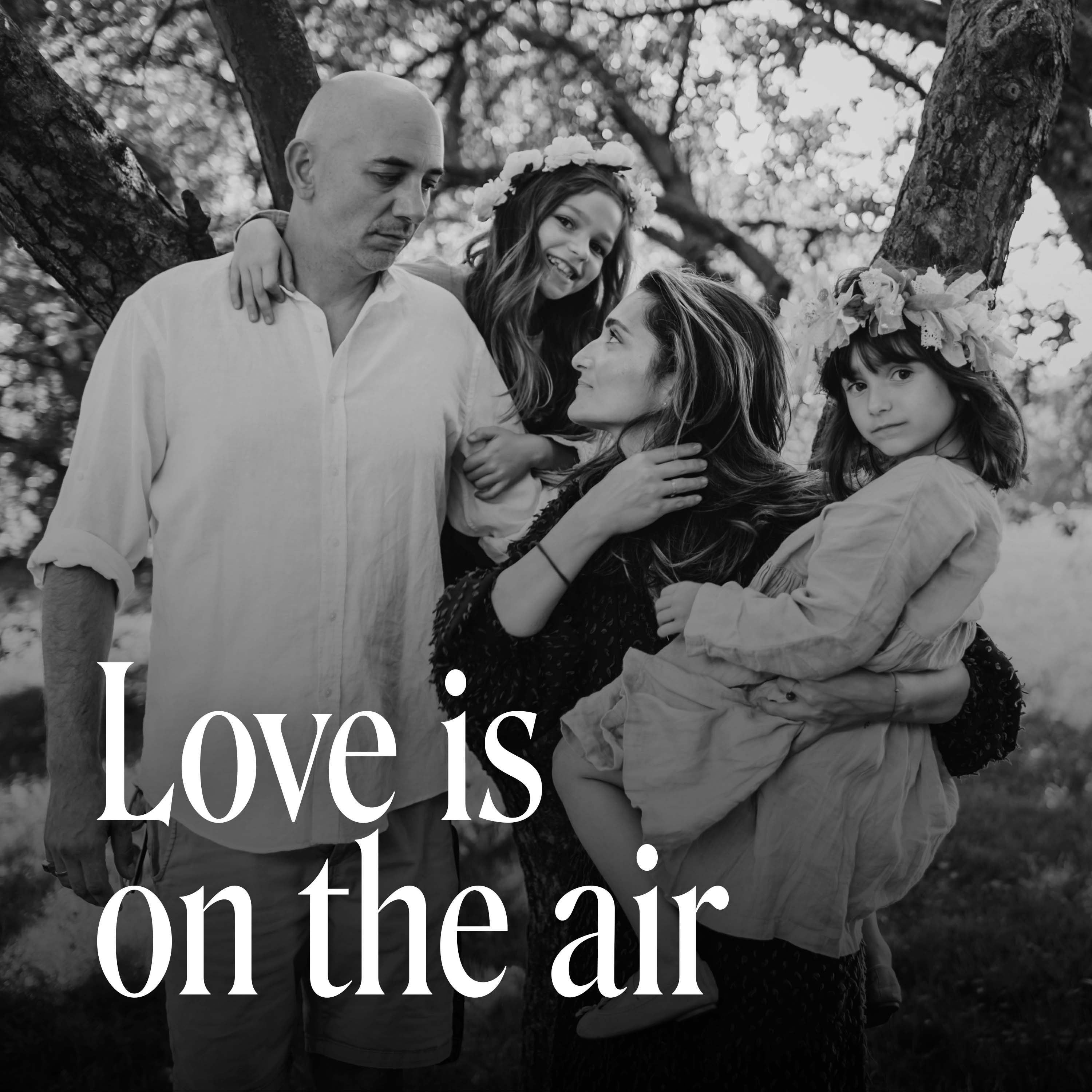Love is on the air, s. 2, odc. 1: Para, której szalona miłość przypomina film Episode cover