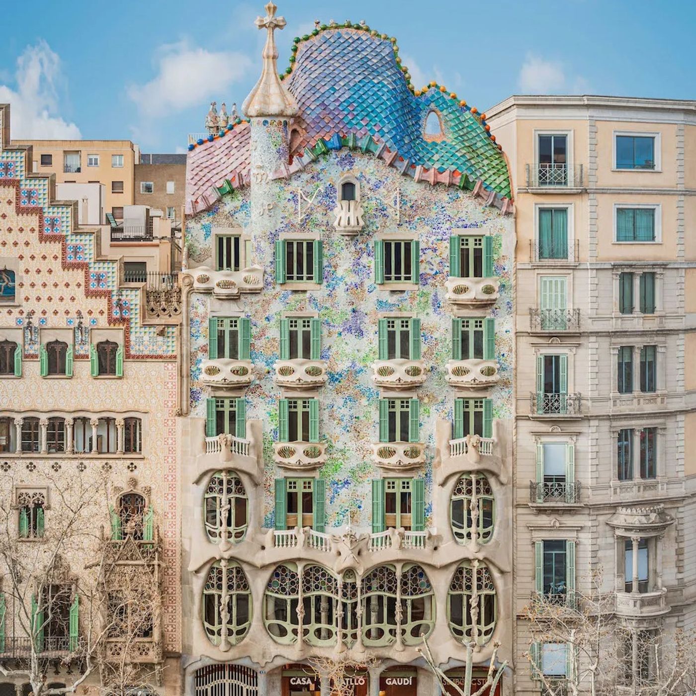 Artykuł: https://www.vogue.pl/a/casa-batllo-antoni-gaudi-budynek-barcelona-casa-batllo-contemporary Episode cover