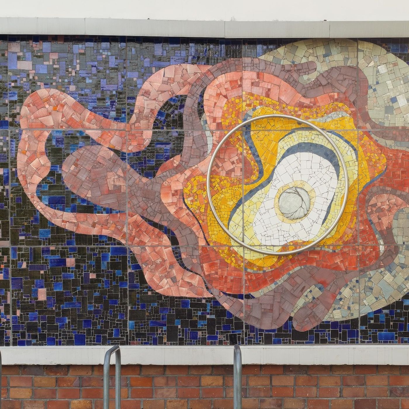 Artykuł: Przewodnik po nieoczywistej architekturze Torunia. Od art déco po kosmiczne mozaiki episode artwork