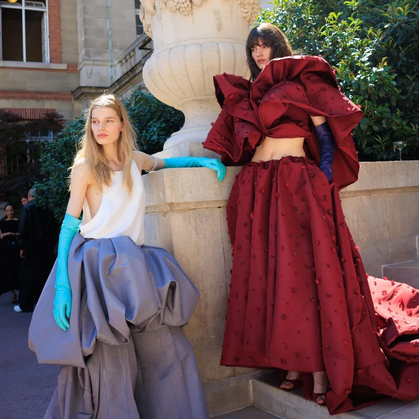 Artykuł: Pierpaolo Piccioli w kolekcji haute couture dla Balenciagi udowadnia swoją modową dojrzałość episode artwork