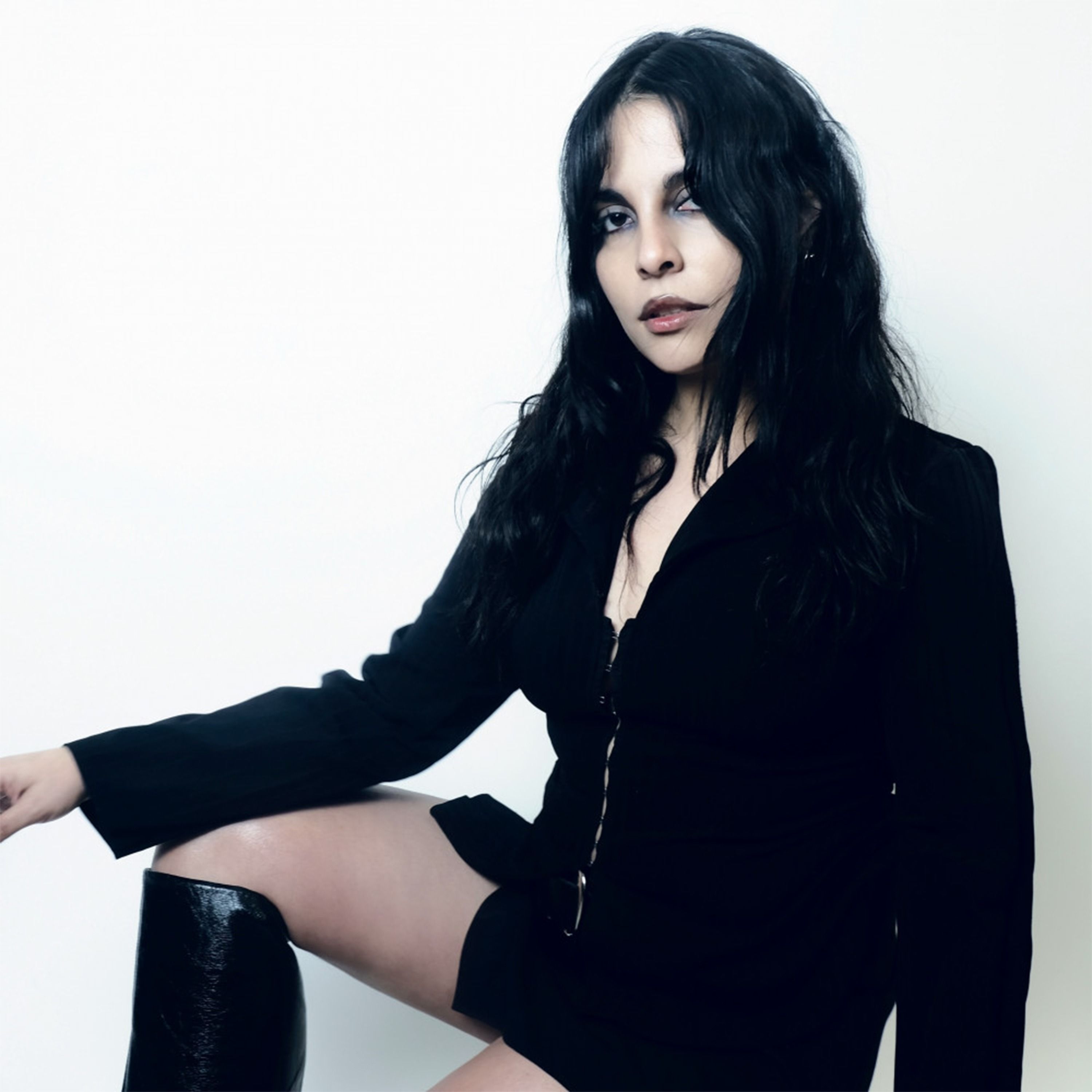 Mexican Alternative R&B/Pop Artist Girl Ultra Reinvents Her Musical History, In-Studio episode artwork
