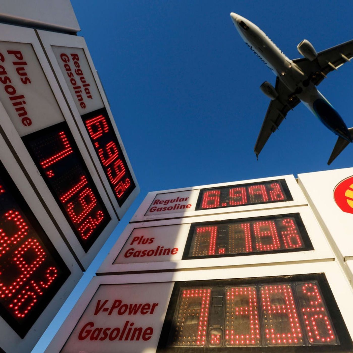 How Inflation Is Shaping Battleground Races; Is Ukraine Getting Cut Off From Allies?