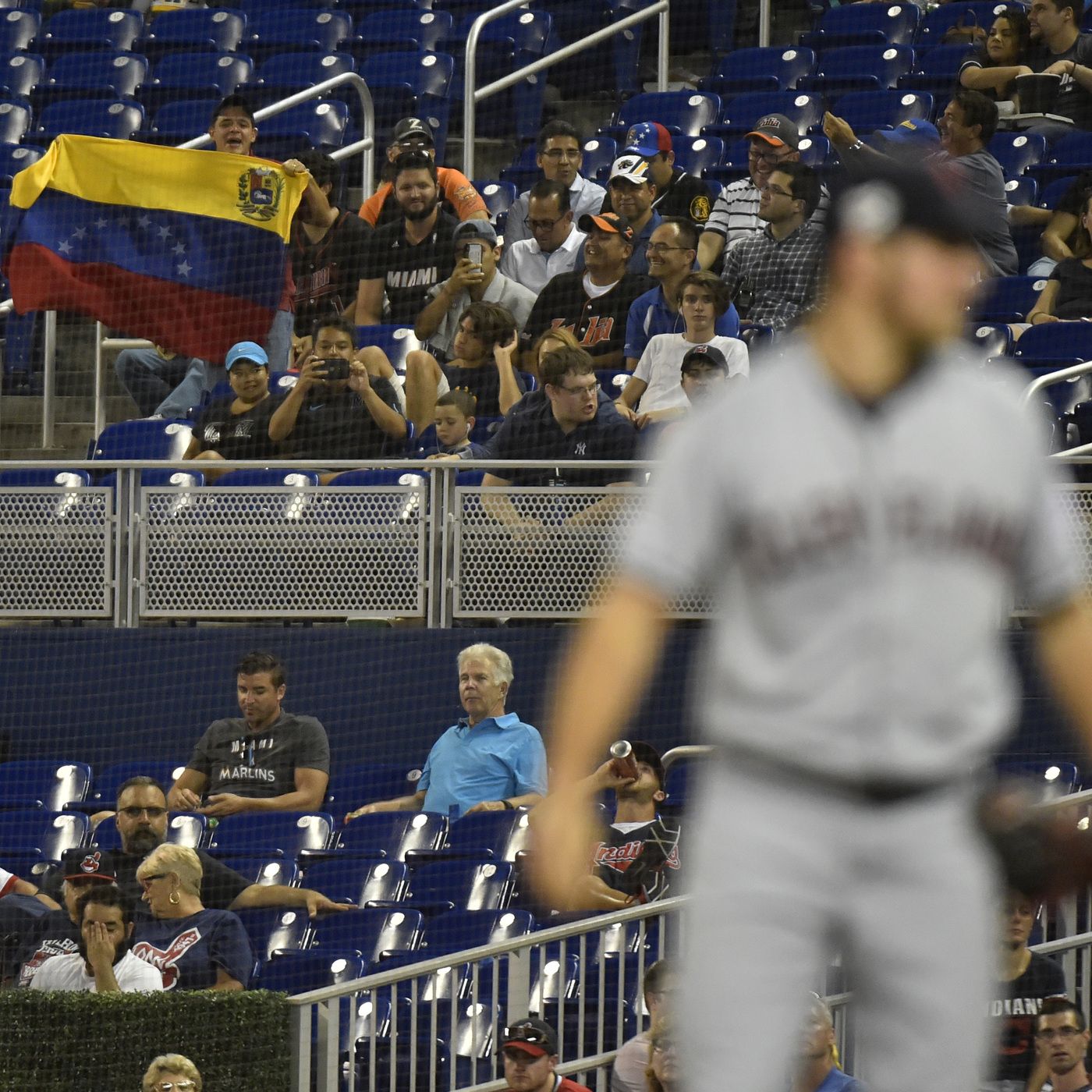 Los peloteros de la MLB no podrán jugar en Venezuela episode artwork