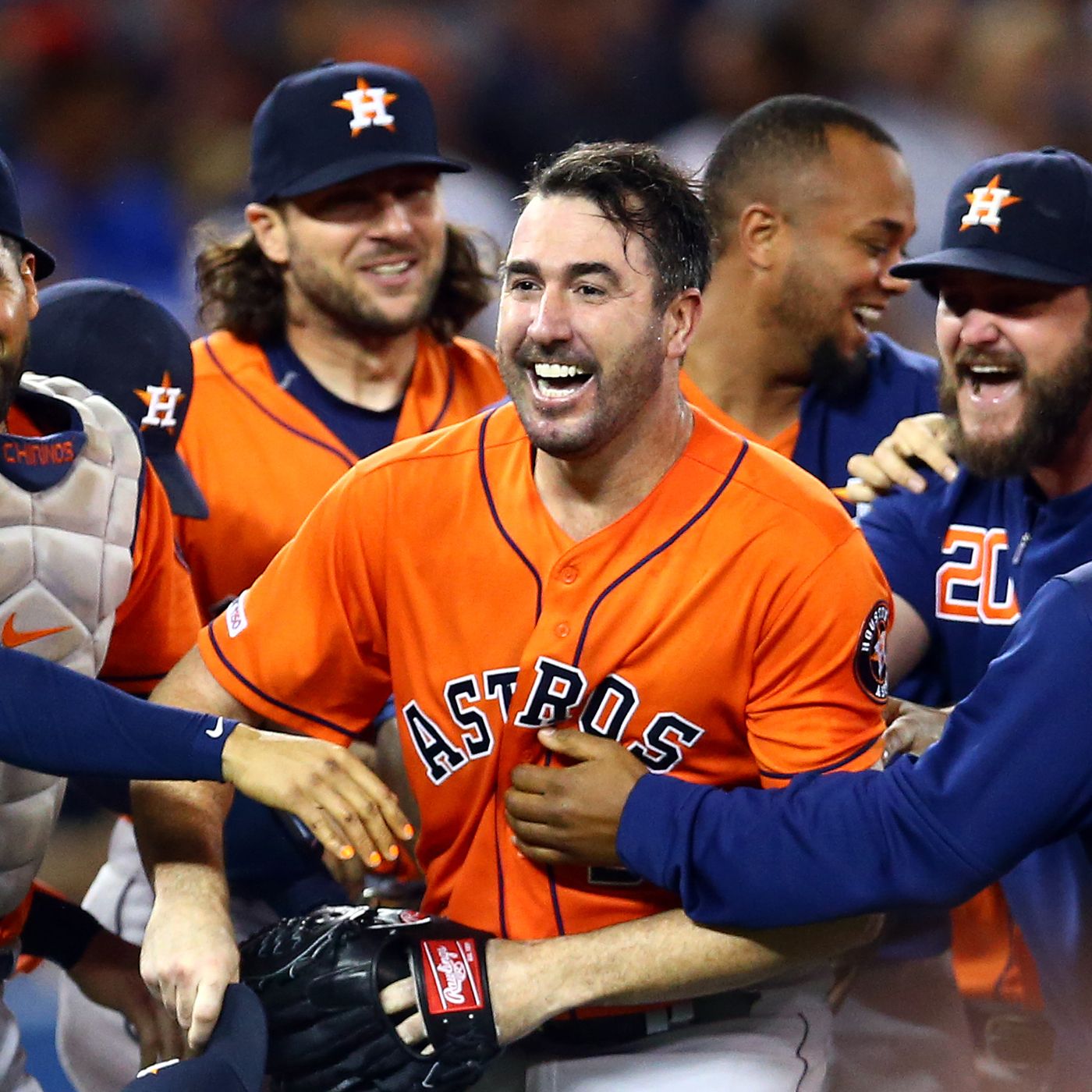 Verlander en selecta lista tras el juego sin hit. episode artwork