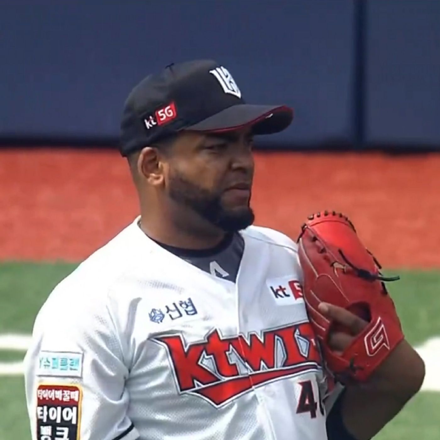 Pitcher cubano Odrisamer Despaigne en Corea del Sur: "Primero que todo está la salud" episode artwork