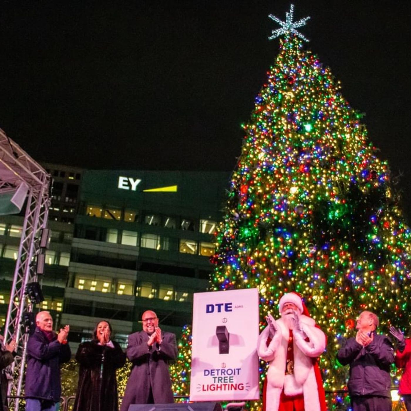 Downtown Detroit's Tree Lighting! episode artwork