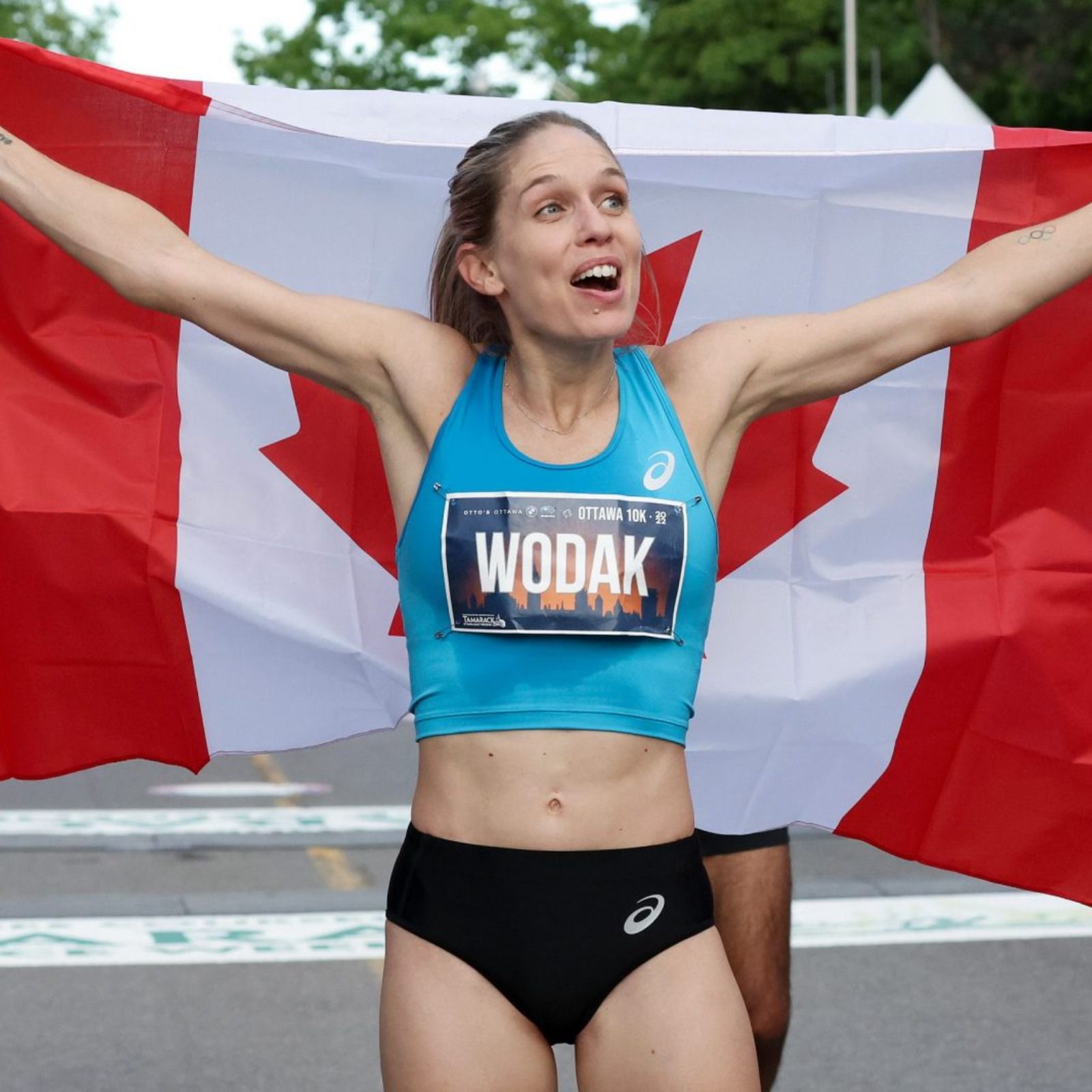 Natasha Wodak Demolishes the Canadian Marathon Record in Berlin!