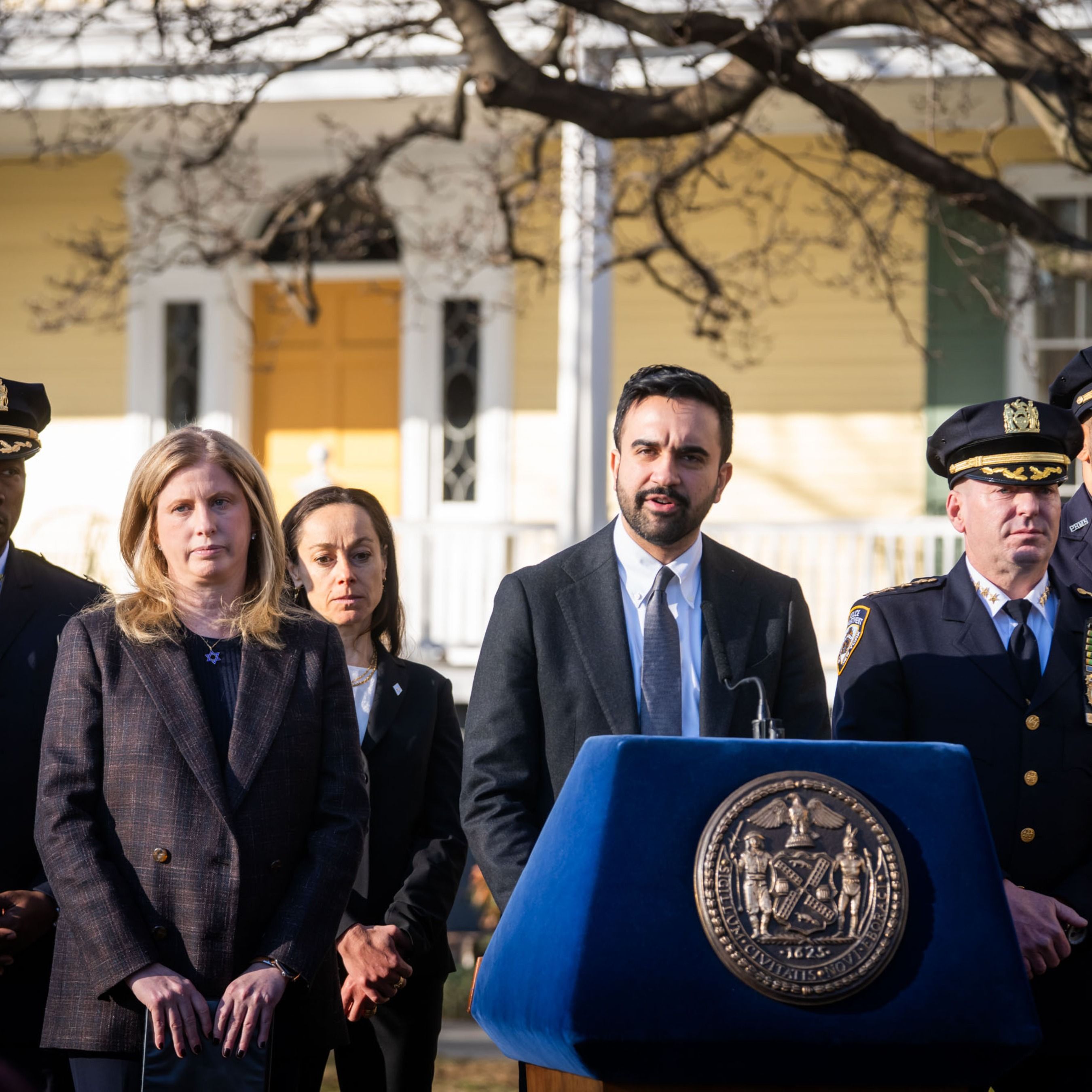 Why New Yorkers Dial 911