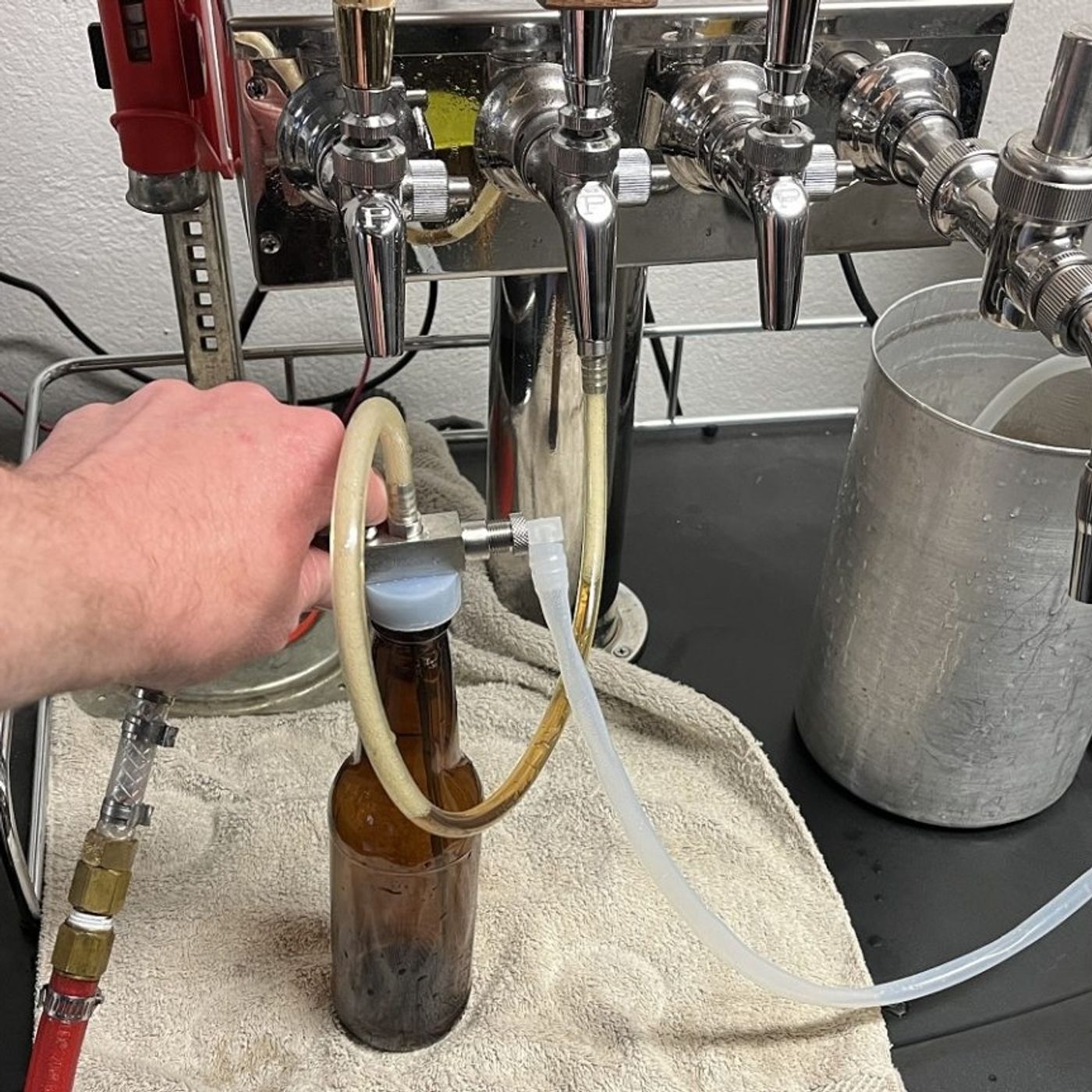 Blichmann BeerGun vs. Tapcooler Counter Pressure Bottle Filler In A Czech Dark Lager