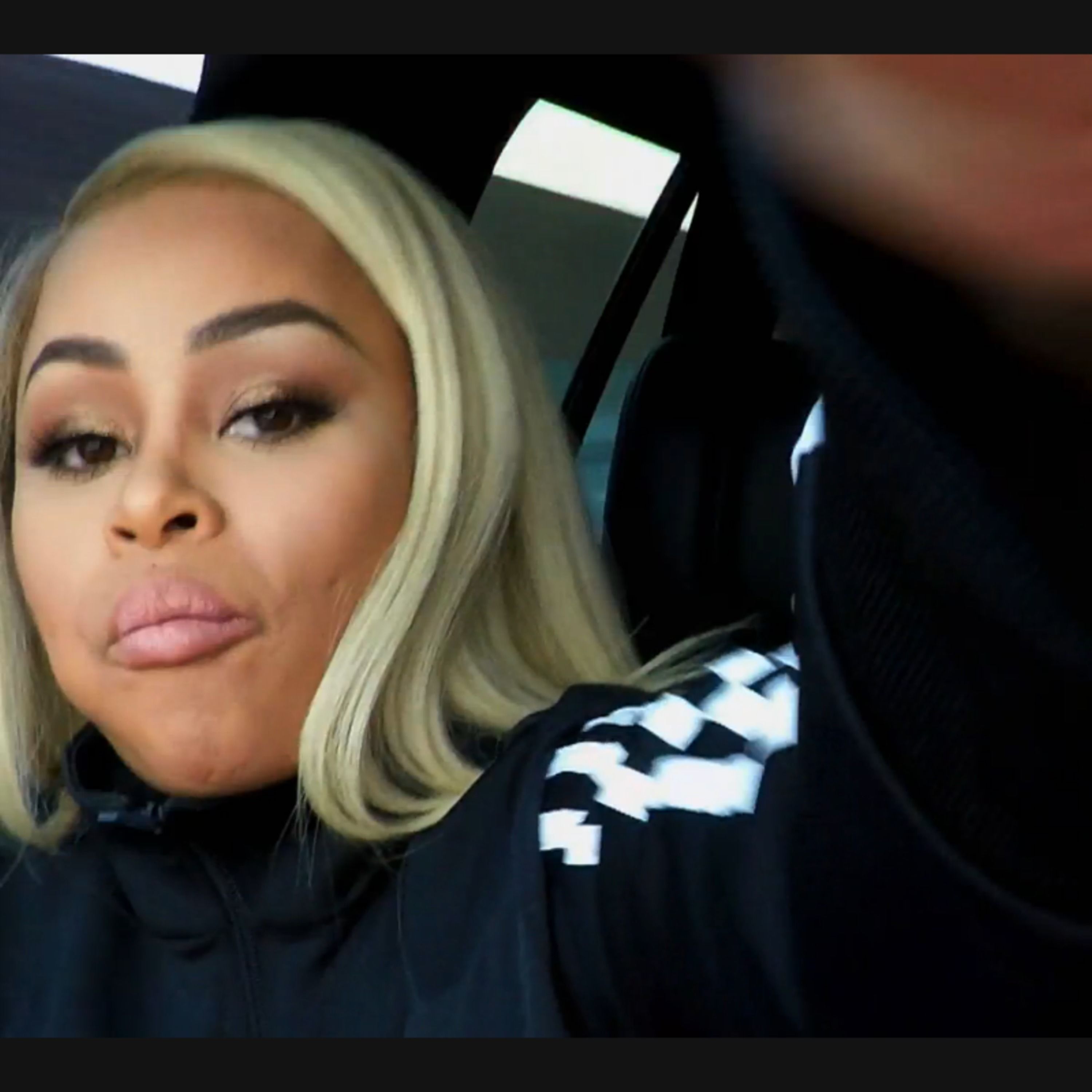 Baby Bump in the Road (Rob & Chyna: S1E5)