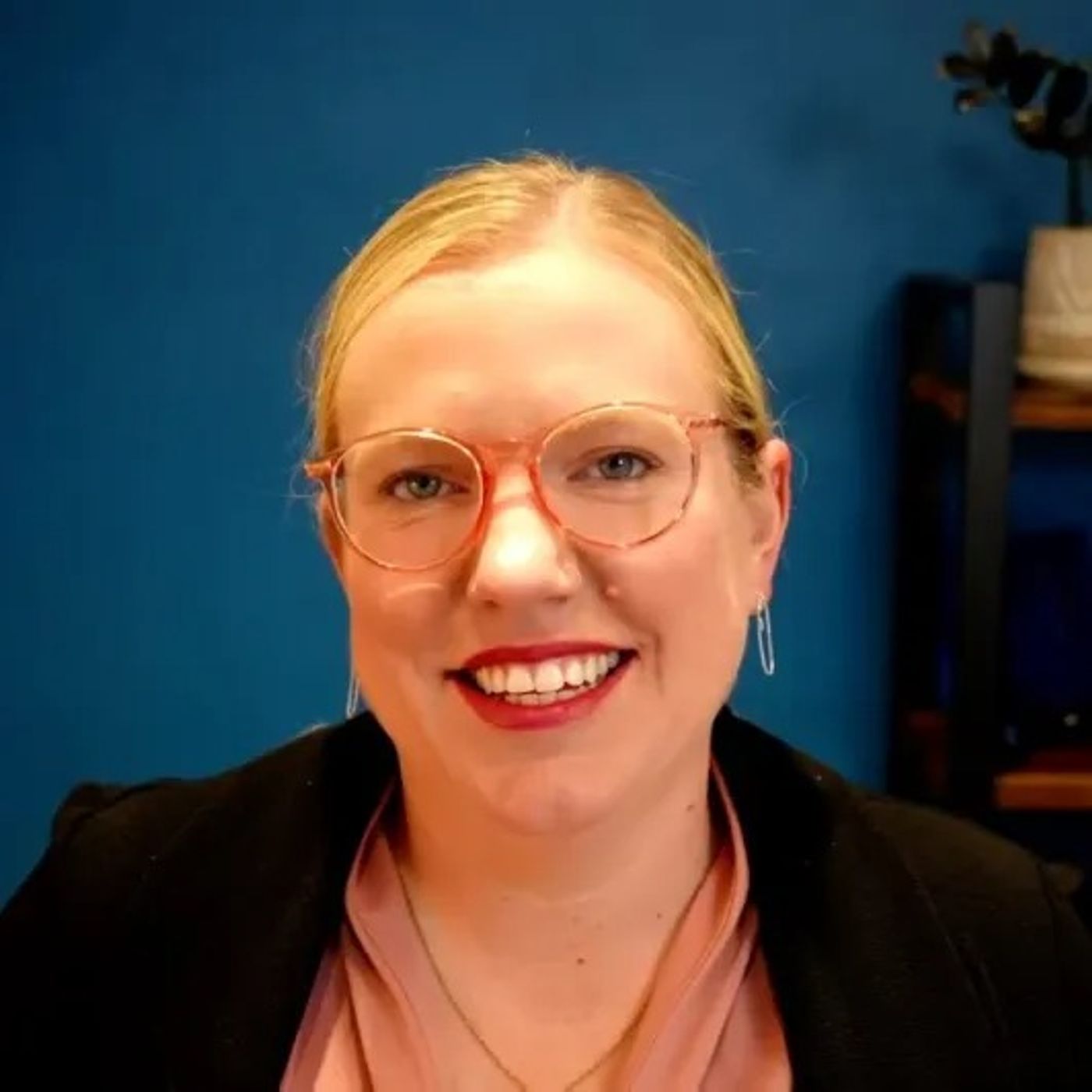 Lauren Ready highlights book, Ask Like a Leader, how questions turn blindspots into breakthroughs