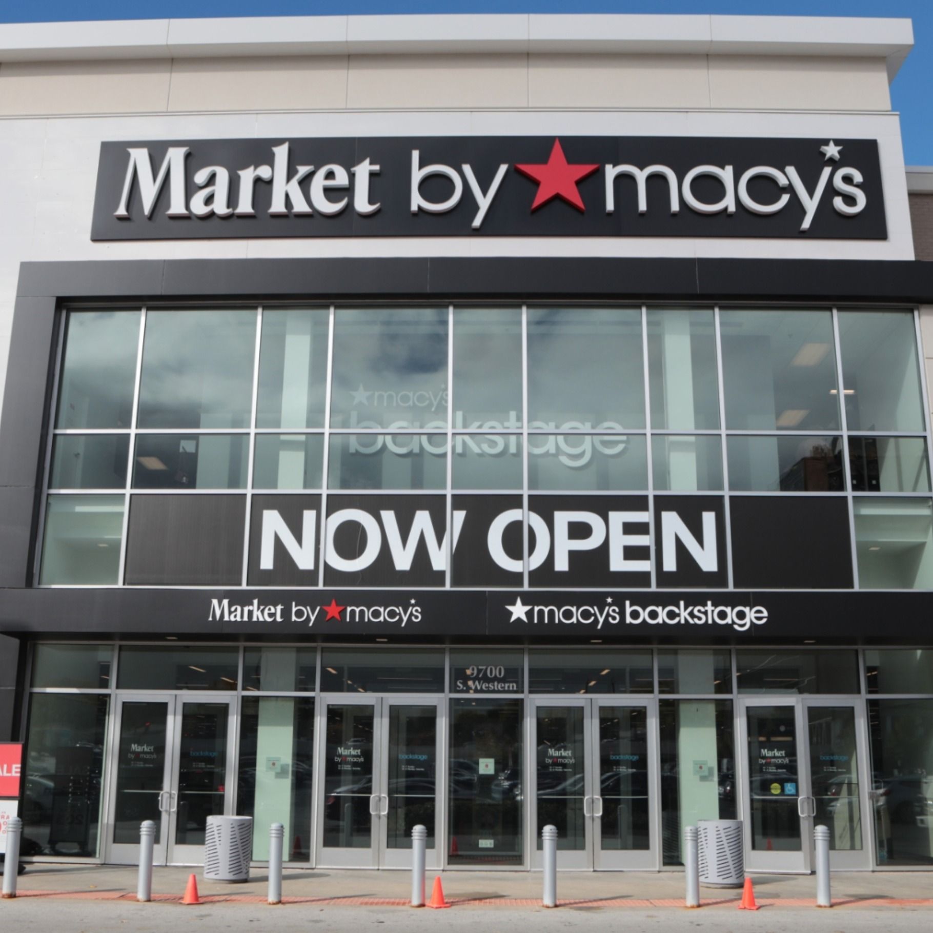 Honey, I Shrunk The Store: Retailers Go Smaller to Grow Bigger (E)