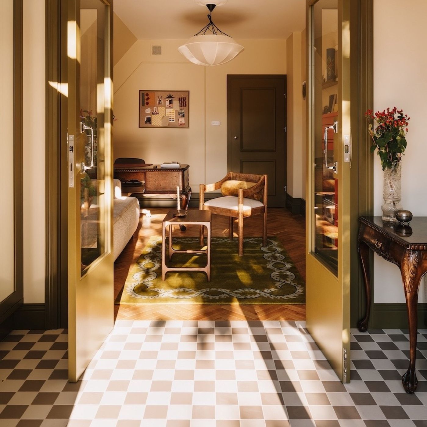 Artykuł: Jak piętro w rodzinnym domu z lat 90. zmienić w designerski apartament?