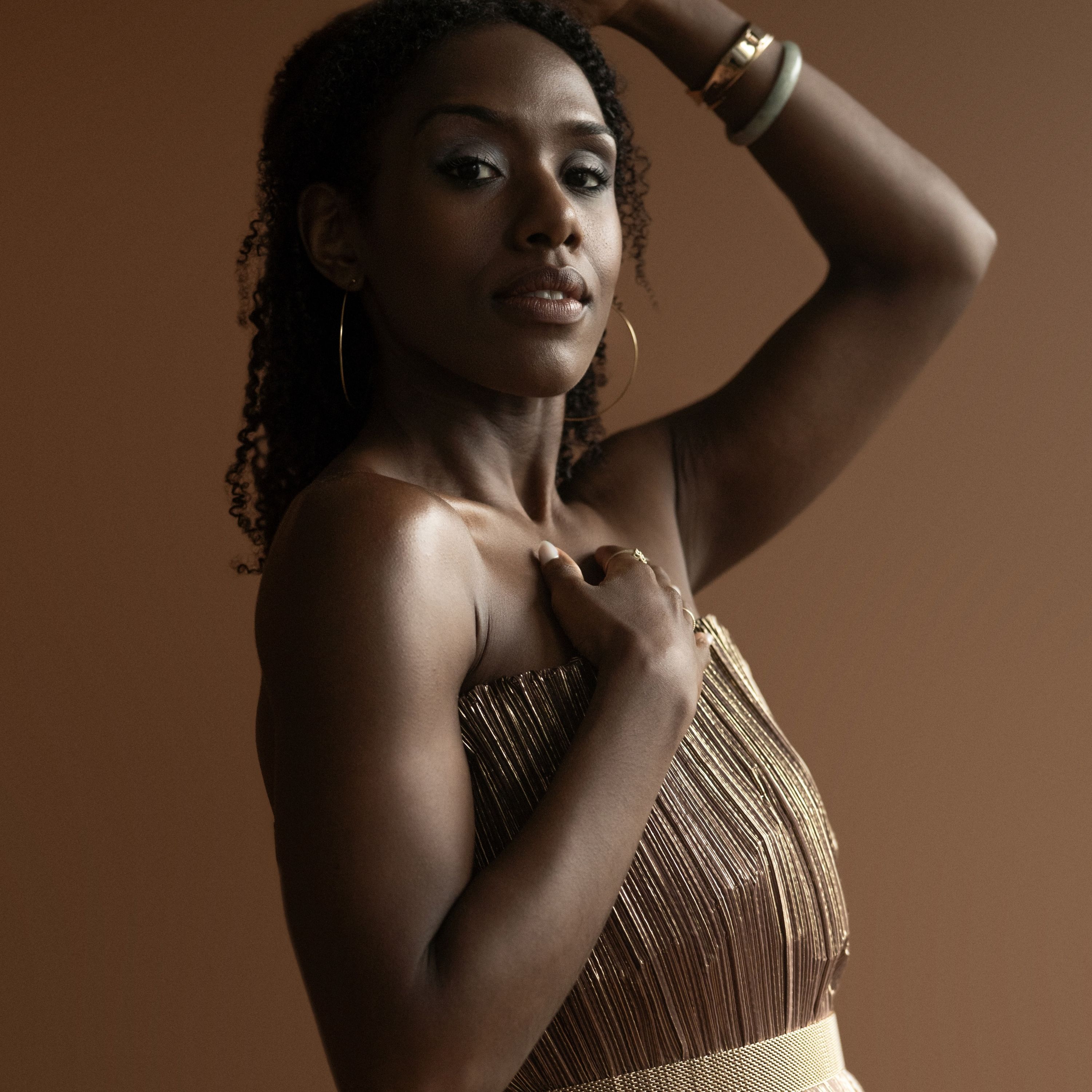Jazz Singer Alicia Waller Performs Live