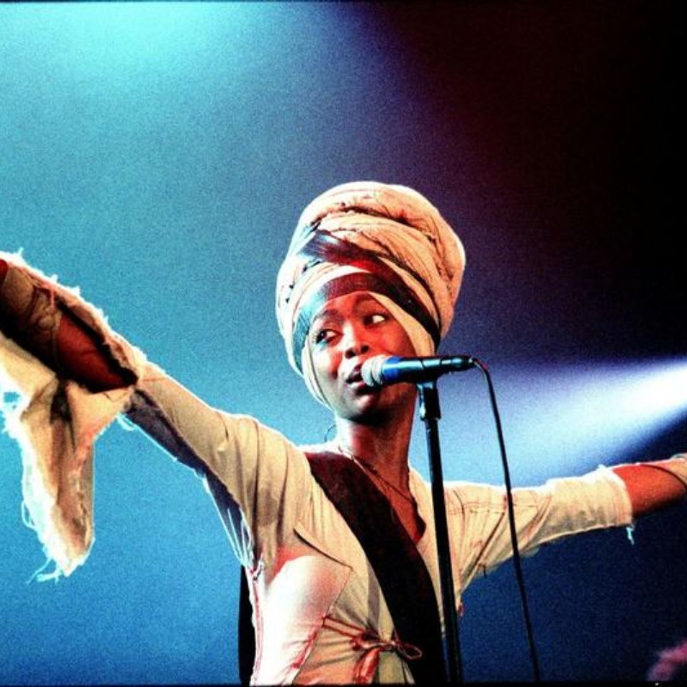 Erykah Badu's 'Mama's Gun' Turns 25 (Silver Liner Notes)