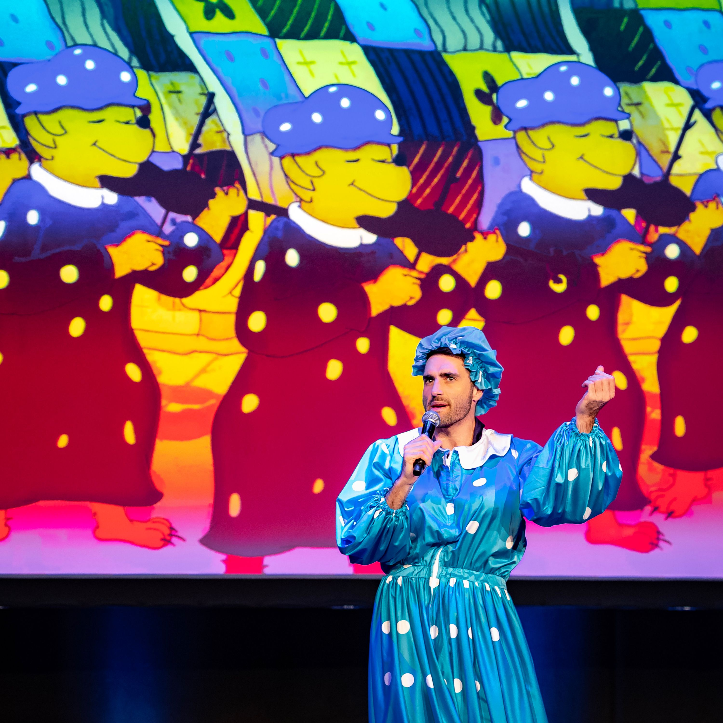 A Comedian Rips Into 90's Television and Film