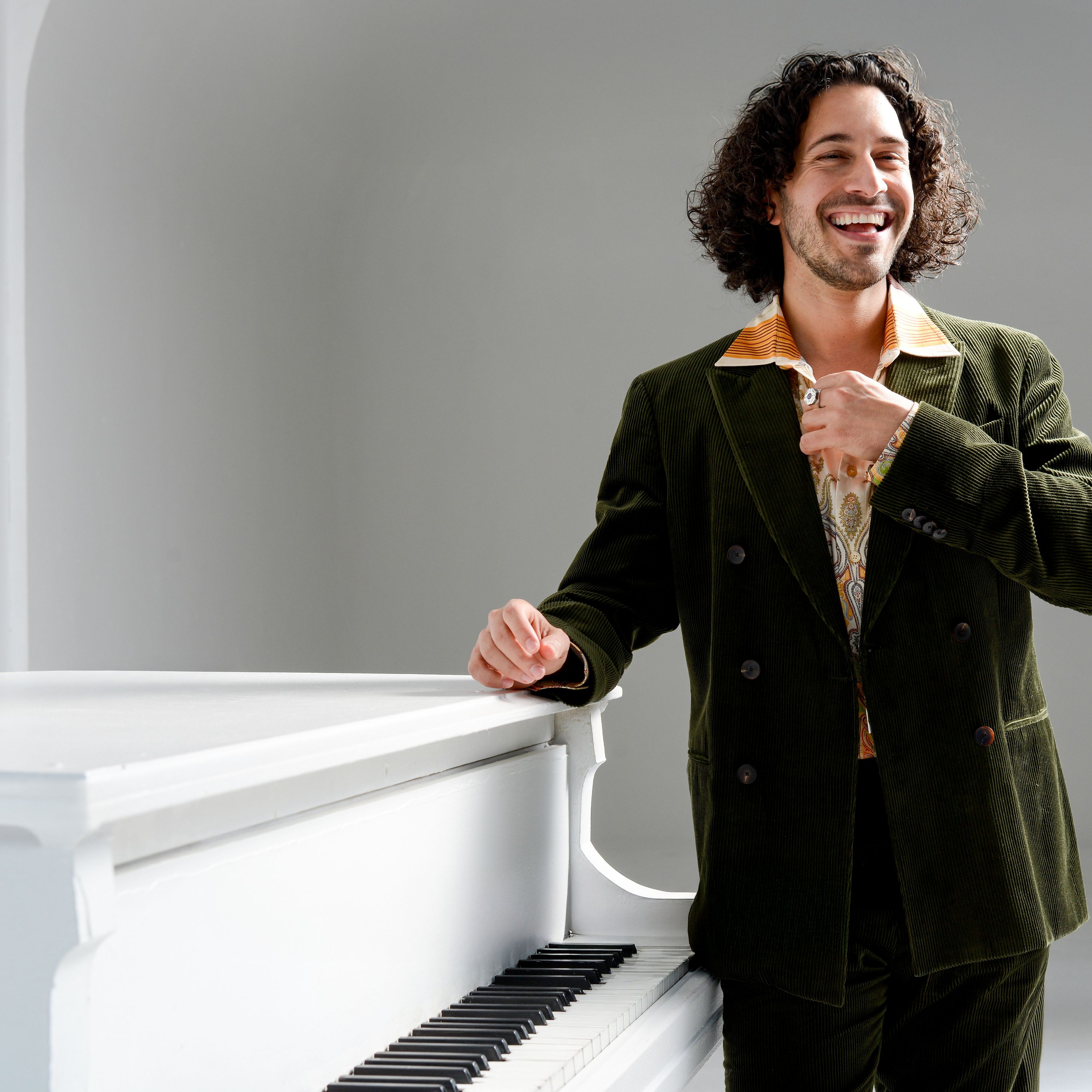 Play Emmet Cohen Pays Tribute to Two Jazz Greats