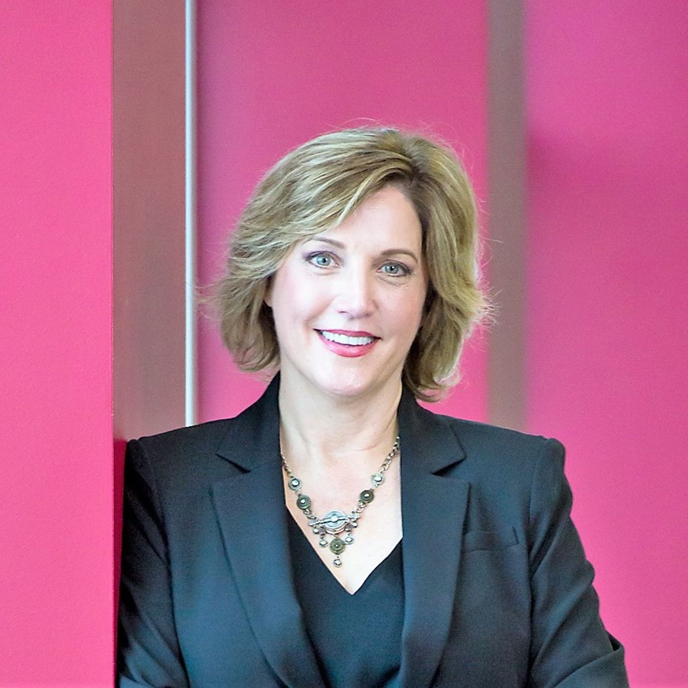 074: Expanding Sales Through Social Media with Janet Schijns