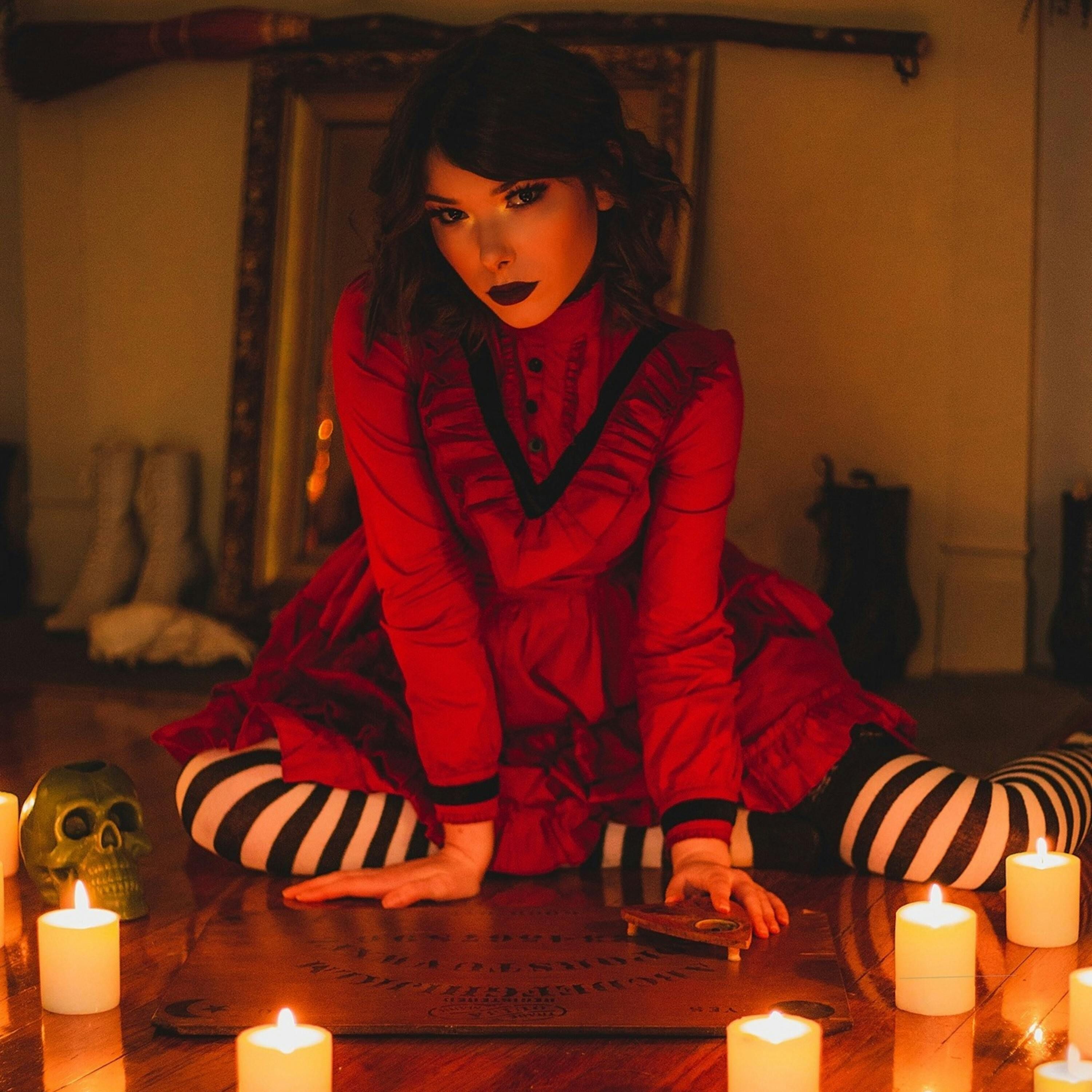 Shrunken Heads, Aliens in Russia & Airport Ghost Edition