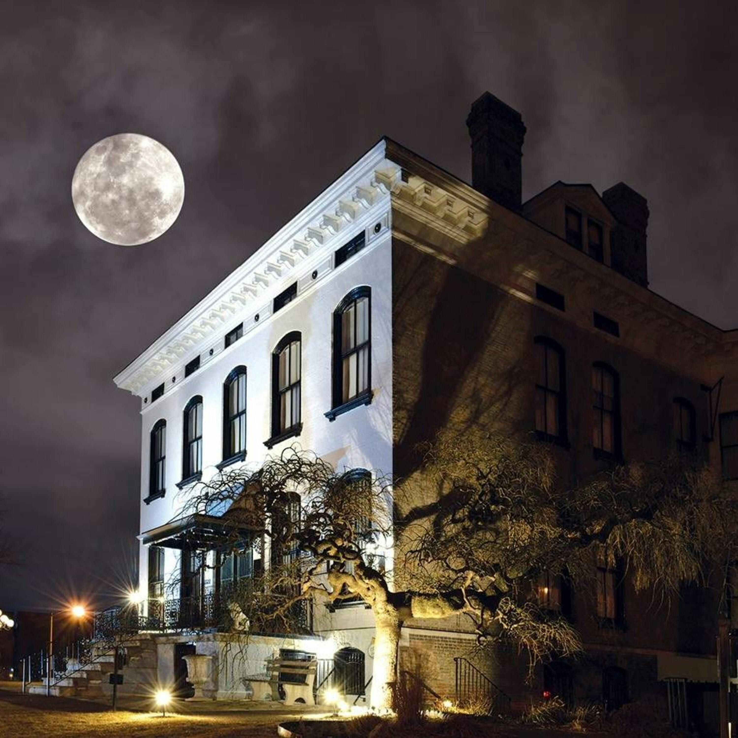 The Curse of Lemp Mansion - A True Hauntings Podcast