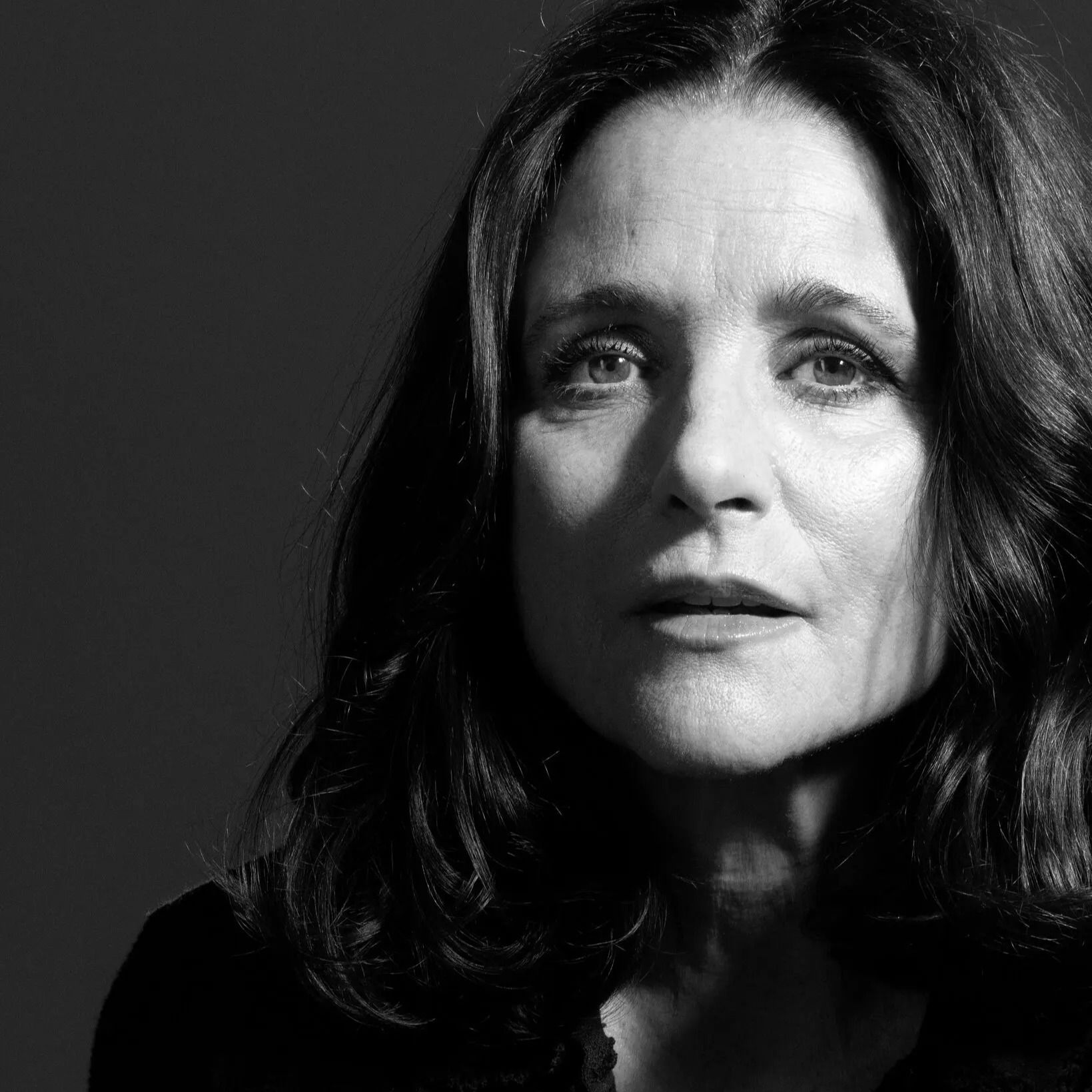 'The Interview': The Darker Side of Julia Louis-Dreyfus - podcast episode cover