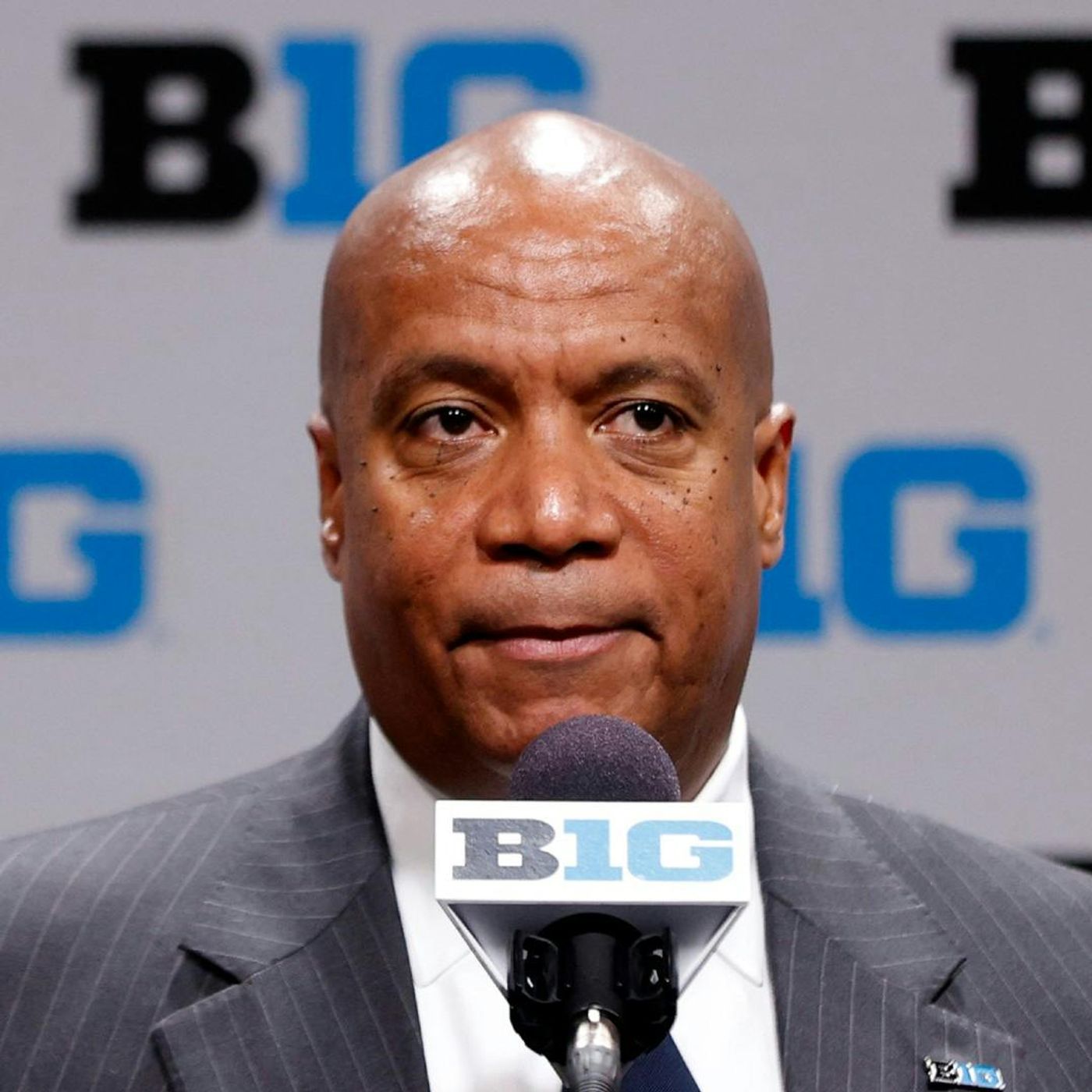 Podcast of Champions - The chill Pac-12 vs. the Big Ten mess