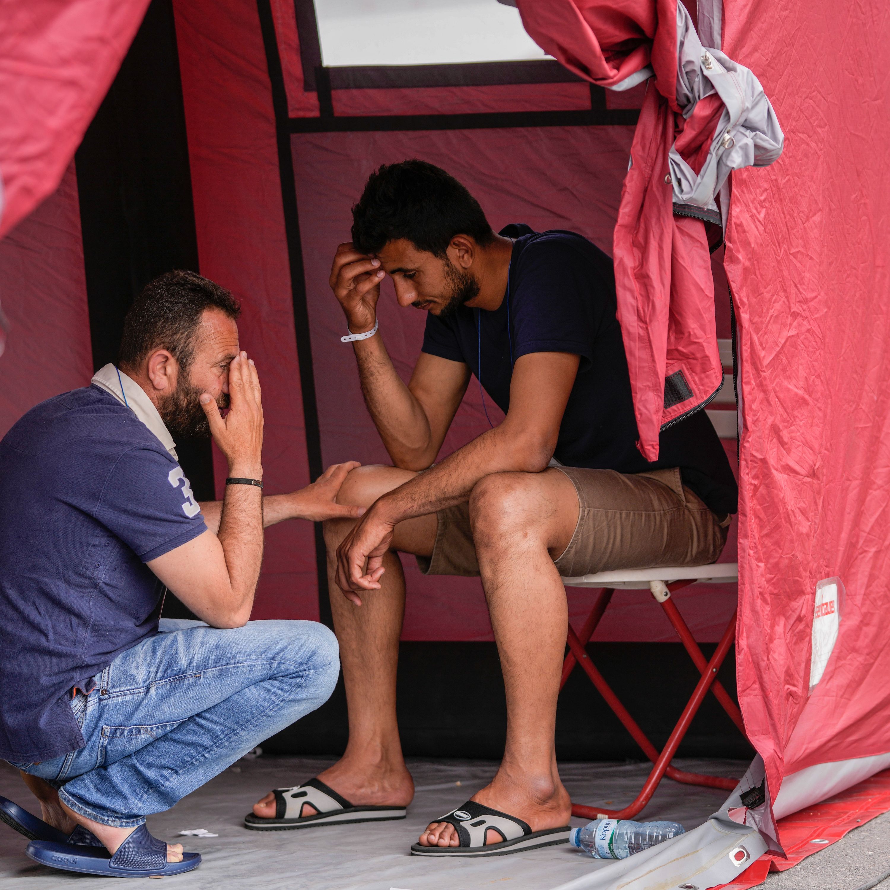 Ναυάγιο στην Πύλο: Μια ψυχολόγος που συμμετέχει στην επιχείρηση διάσωσης μιλάει στο OW episode artwork