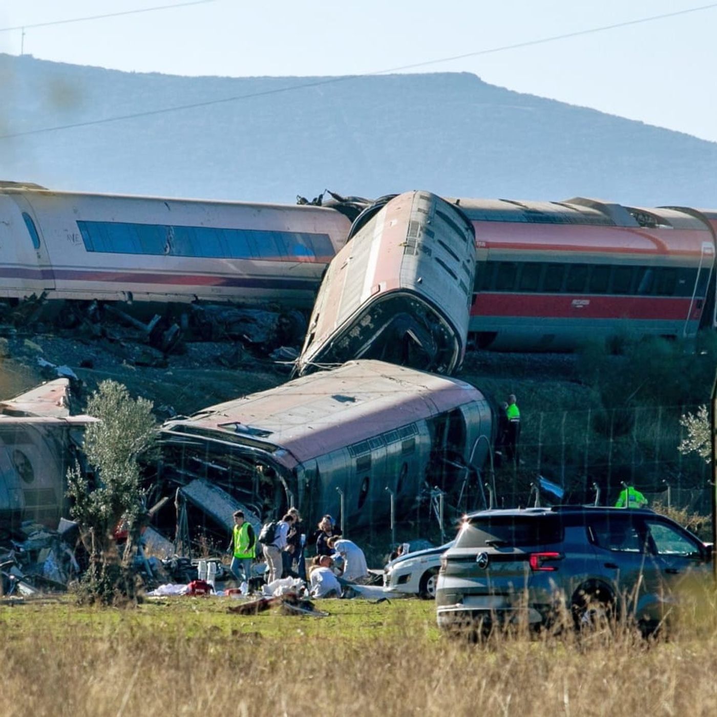 Deadly Train Crash in Spain; Pretti’s Parents Call Out Feds & Mel Robbins on Stressful Times