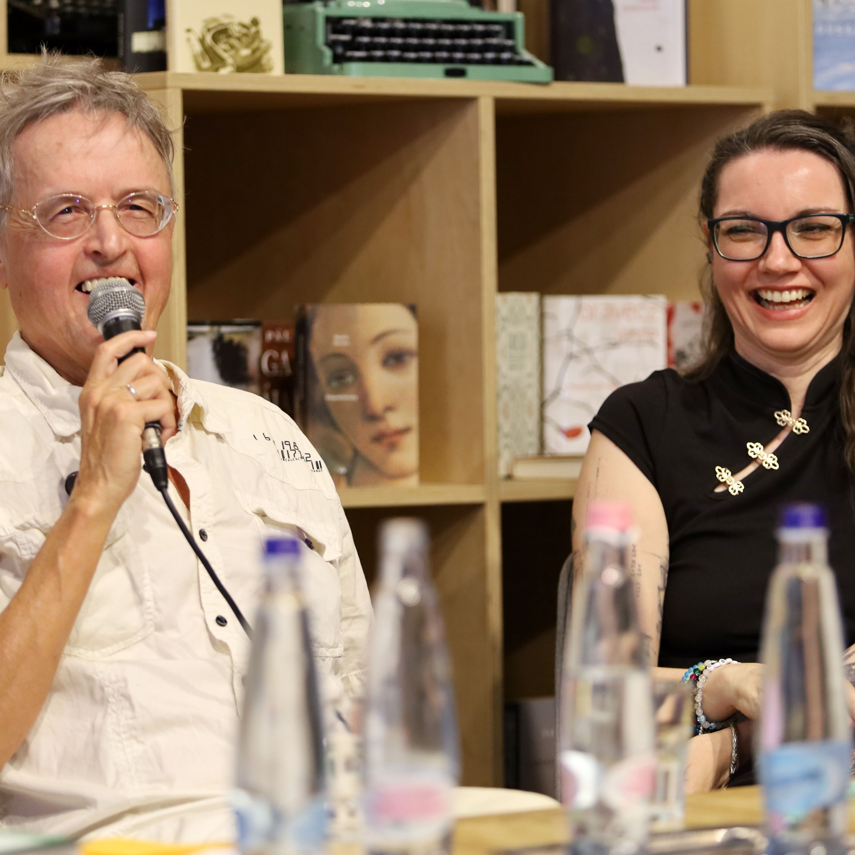Garaczi László – Nagy Ildikó Noémi: Hullámzó horizont ǀ Könyvbemutató